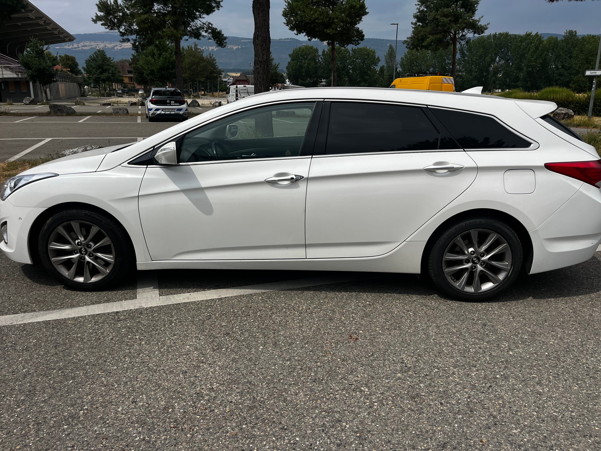 HYUNDAI i40 Wagon 1.7 CRDI Style Automatic-image-5
