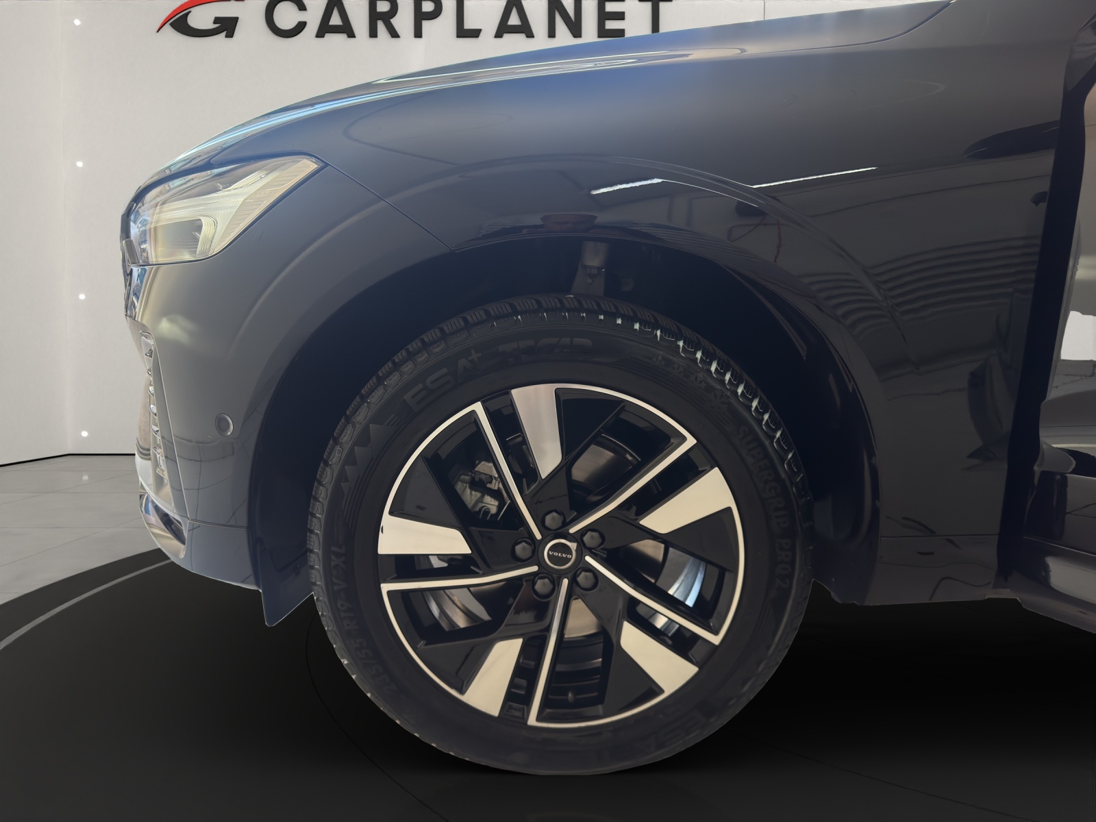 VOLVO XC60 2.0 B5 MH Plus Dark AWD-image-13