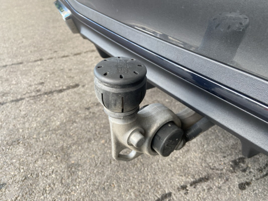 MERCEDES-BENZ C 300 e T AMG Line-image-6