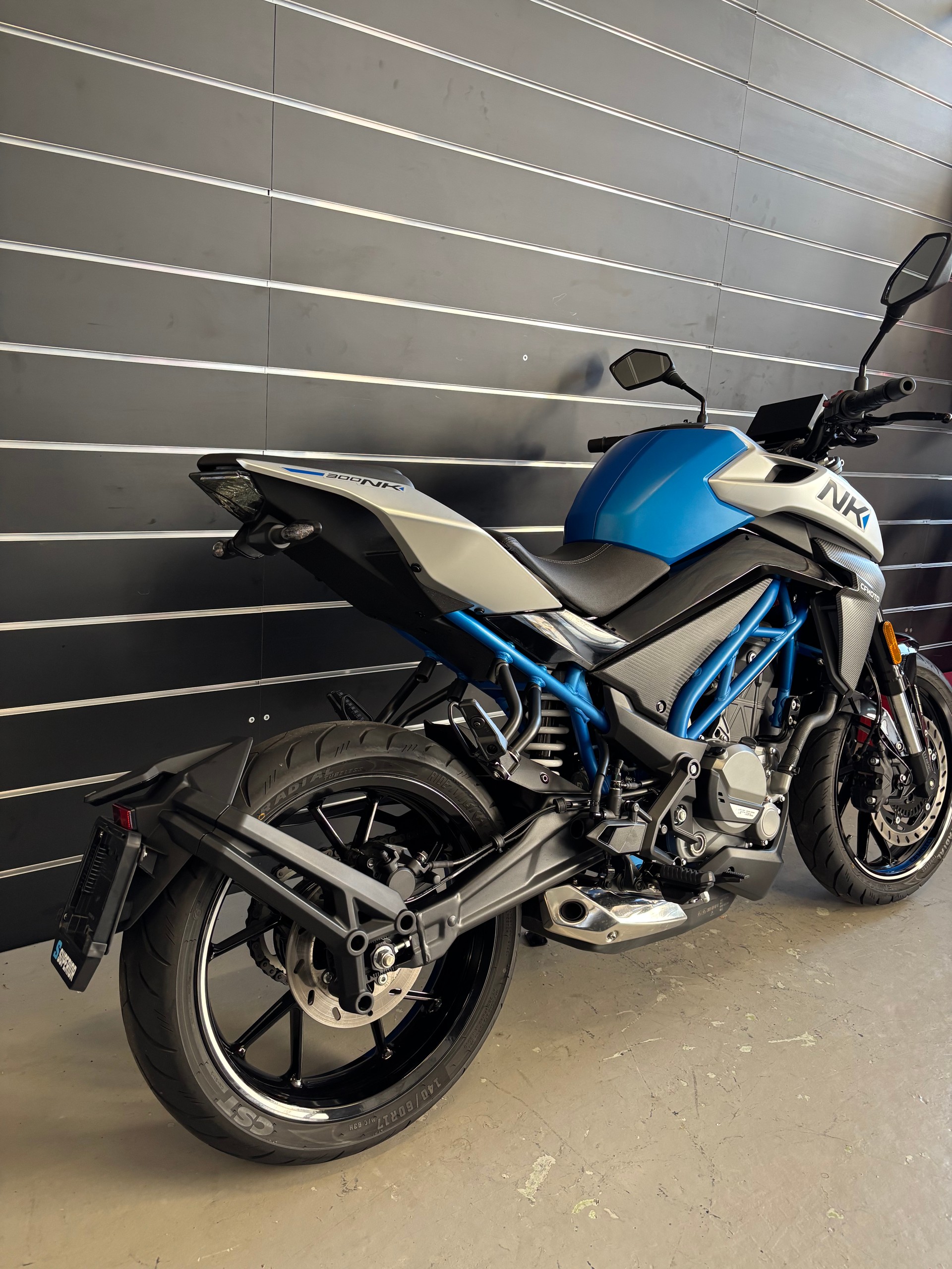 CF MOTO 300NK-showroom-element-3