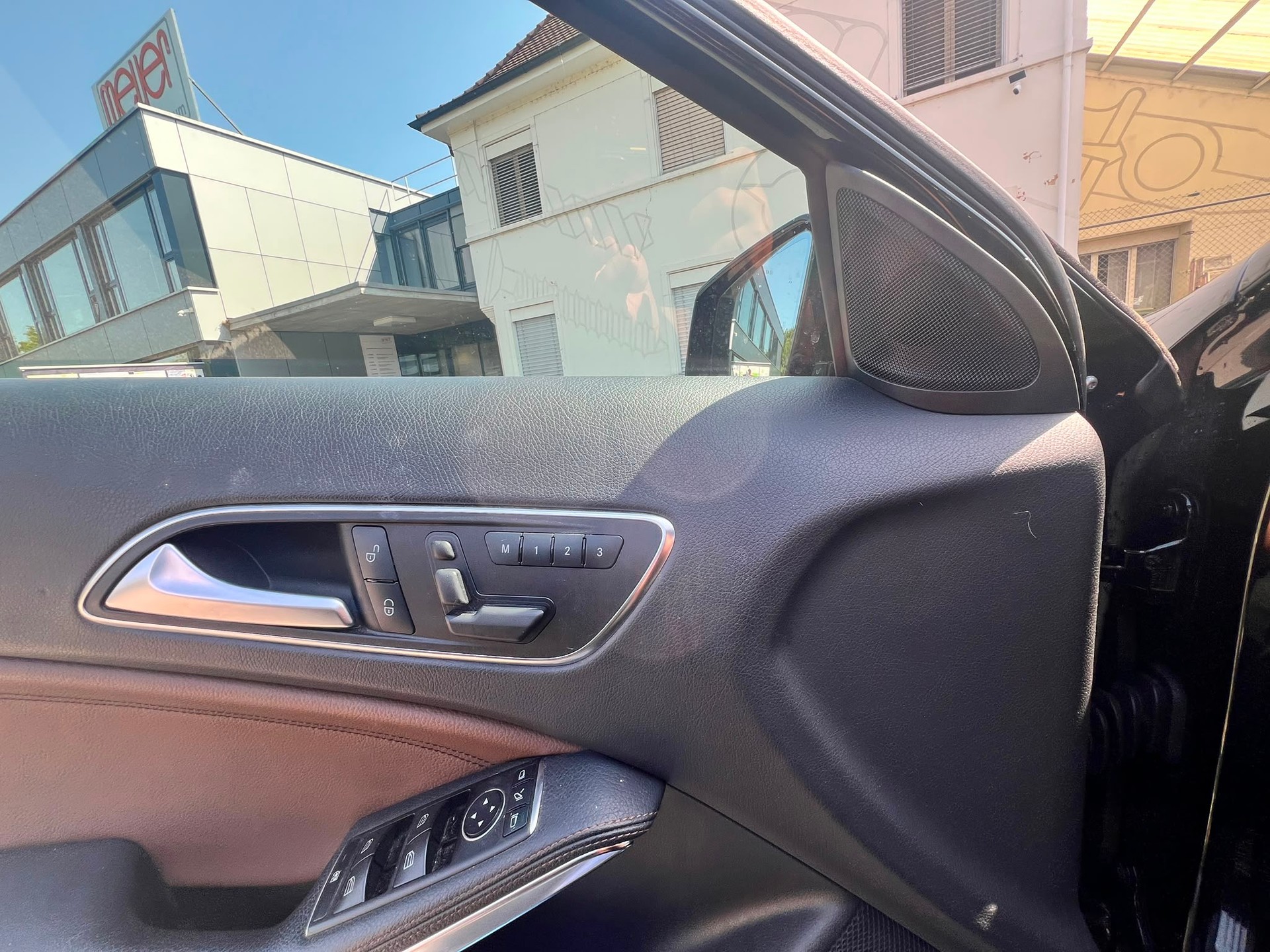 MERCEDES-BENZ GLA 220 d 4m-image-4