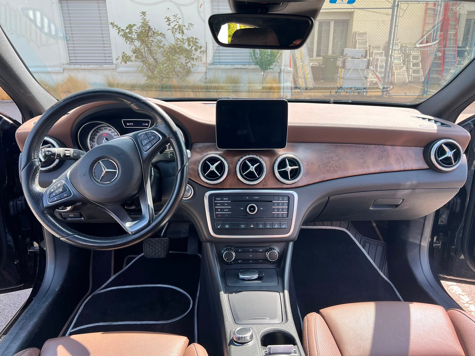 MERCEDES-BENZ GLA 220 d 4m-image-5