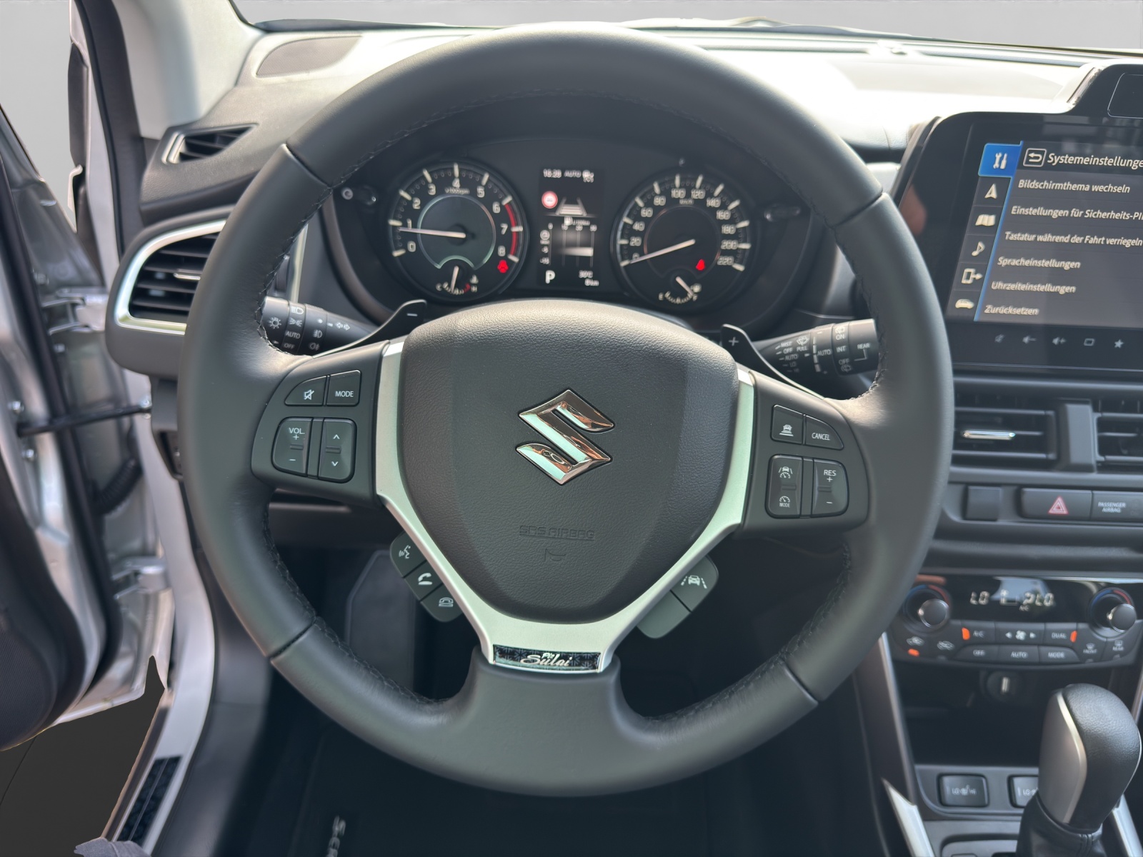 SUZUKI S-Cross 1.4 T Piz Sulai Hybrid 4x4-image-10
