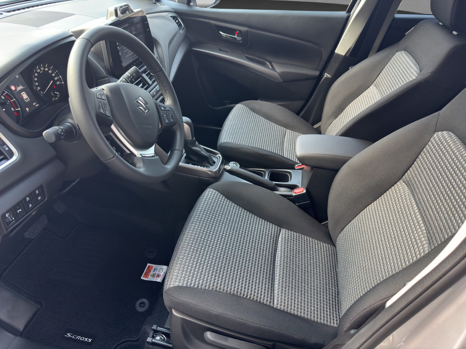 SUZUKI S-Cross 1.4 T Piz Sulai Hybrid 4x4-image-9