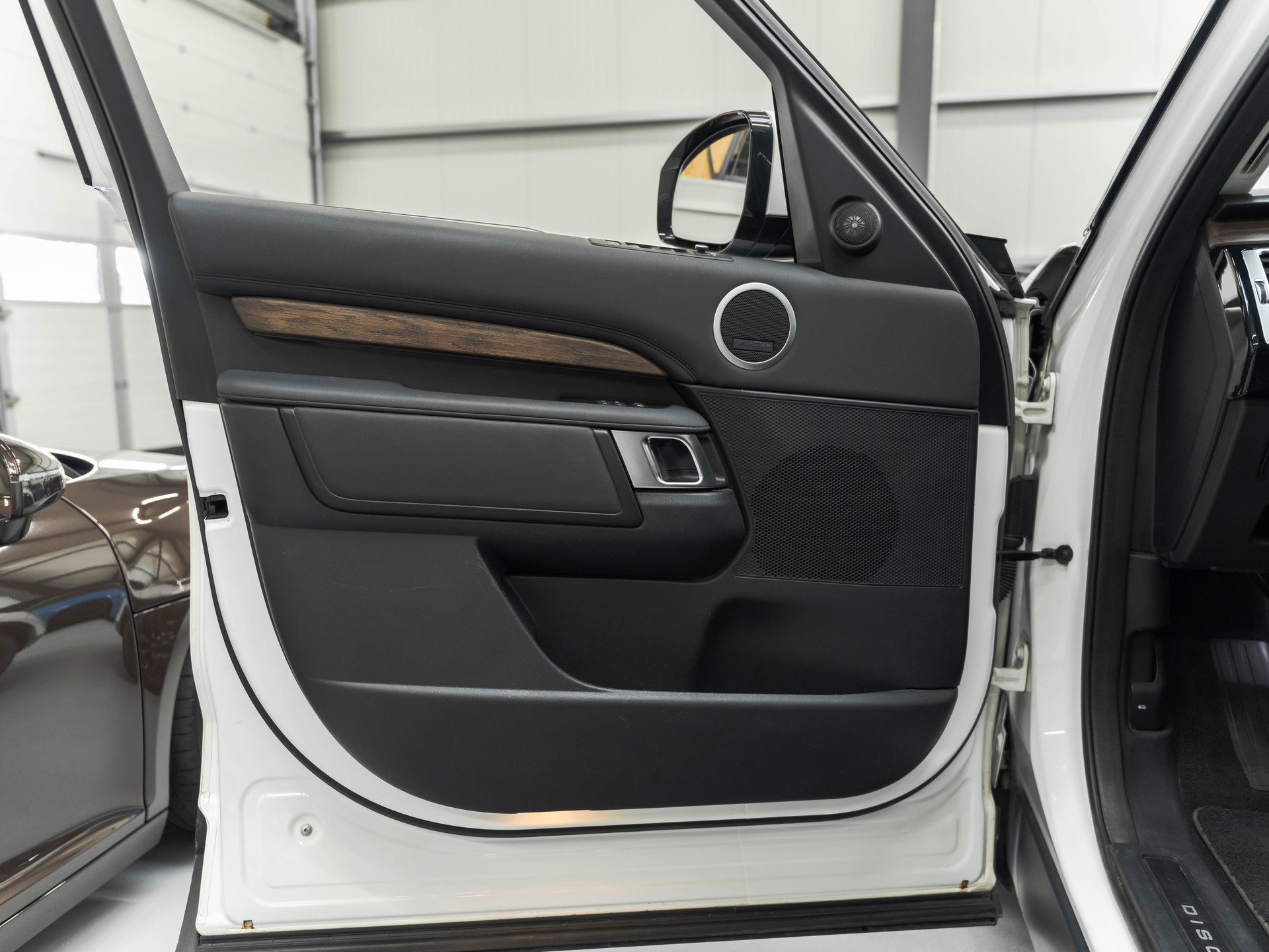 LAND ROVER Discovery 2.0 SD4 HSE Automatic-image-18
