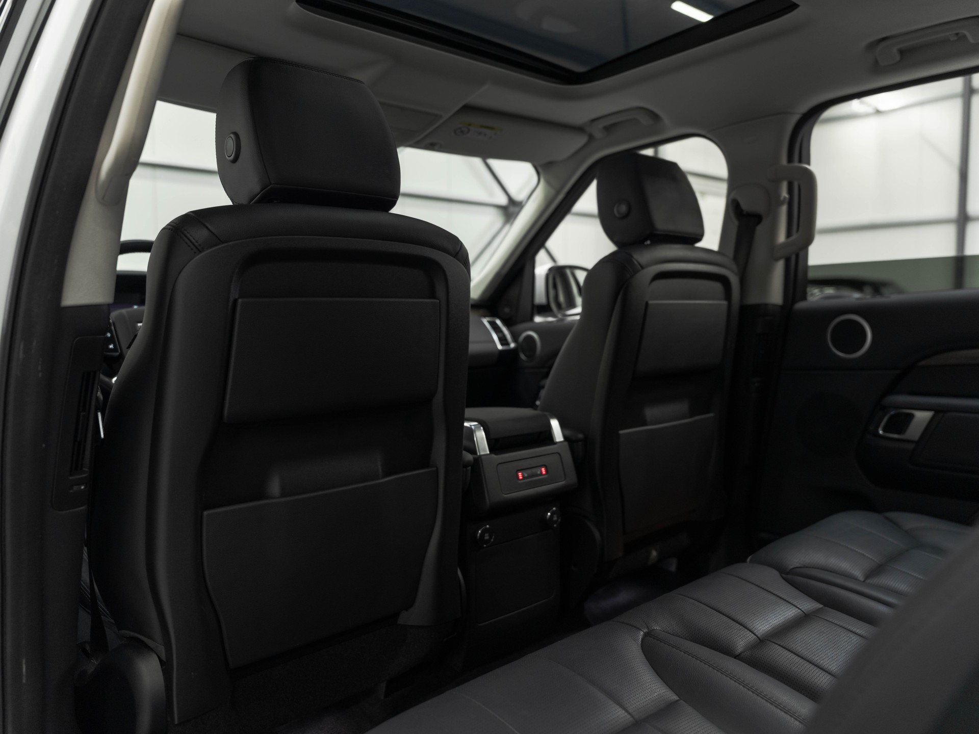 LAND ROVER Discovery 2.0 SD4 HSE Automatic-image-8