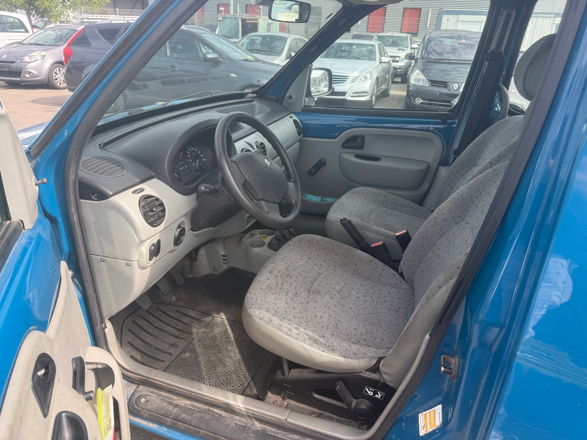 RENAULT Kangoo 1.2 16V Authentique-image-1