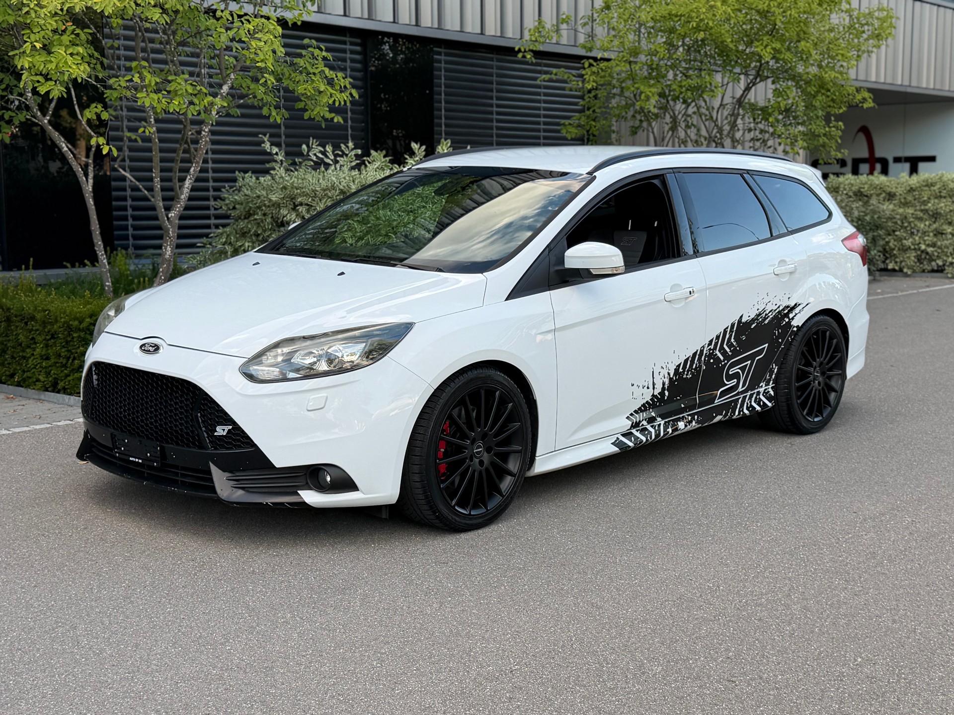 FORD Focus 2.0 SCTi ST-3-image-0