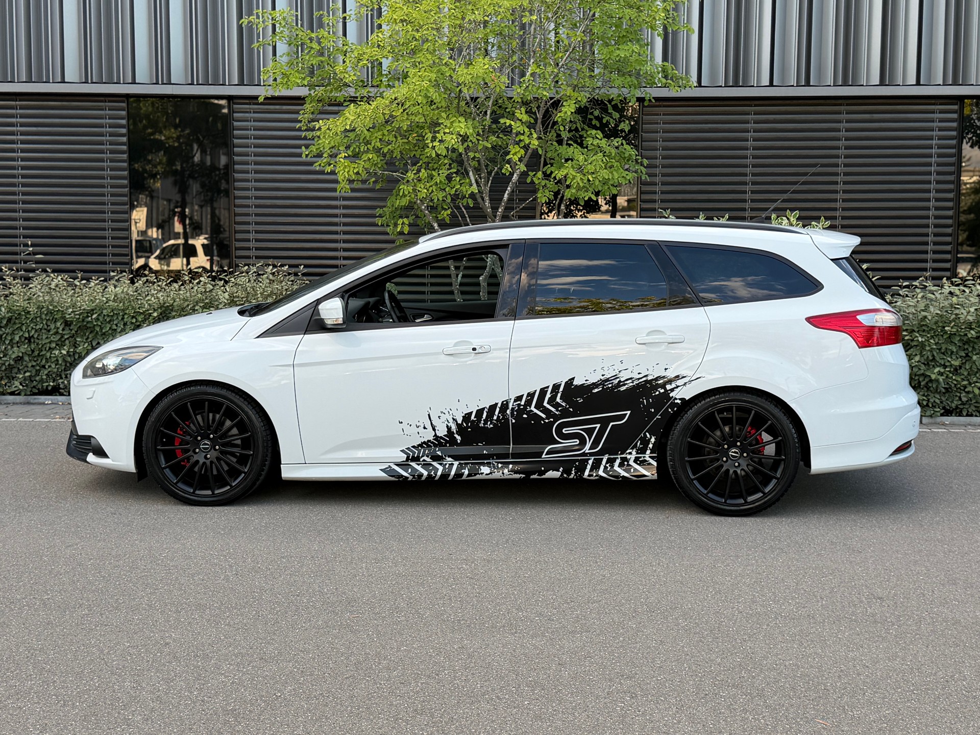FORD Focus 2.0 SCTi ST-3-image-4