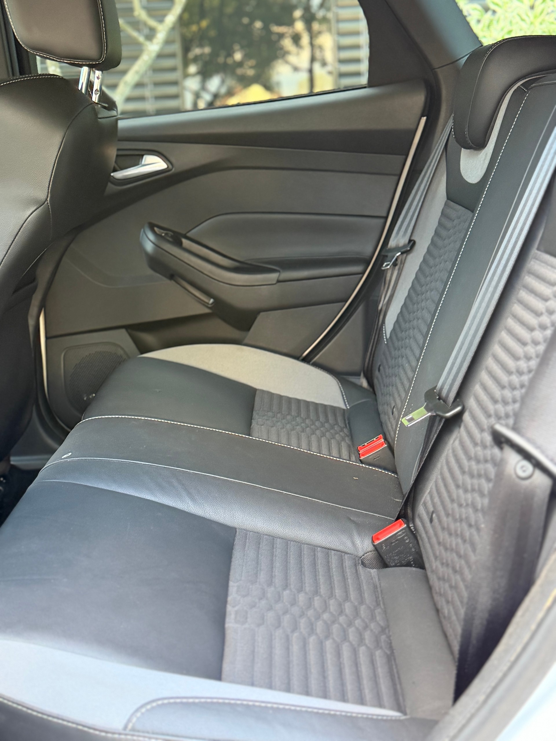 FORD Focus 2.0 SCTi ST-3-image-8