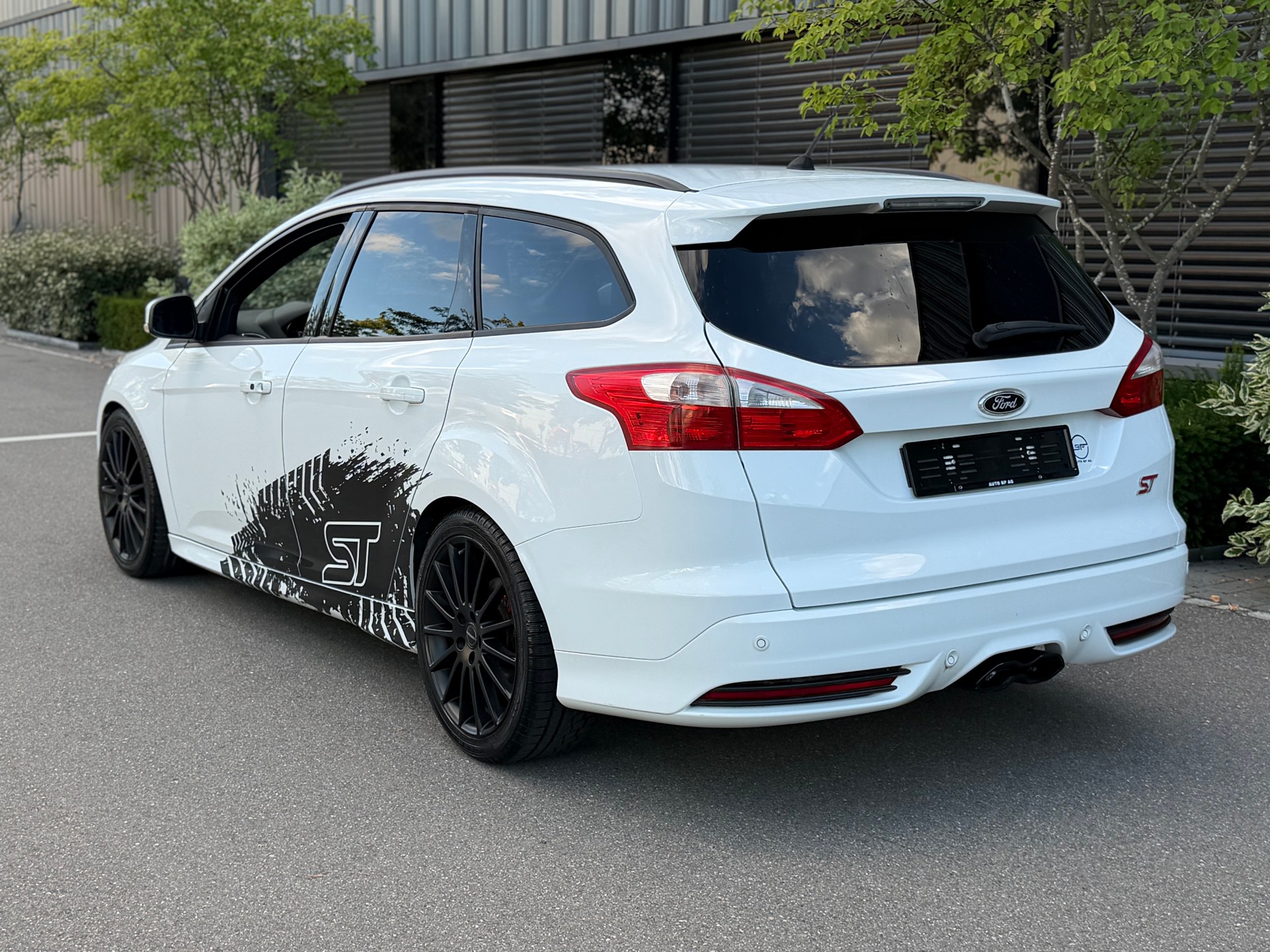 FORD Focus 2.0 SCTi ST-3-image-3