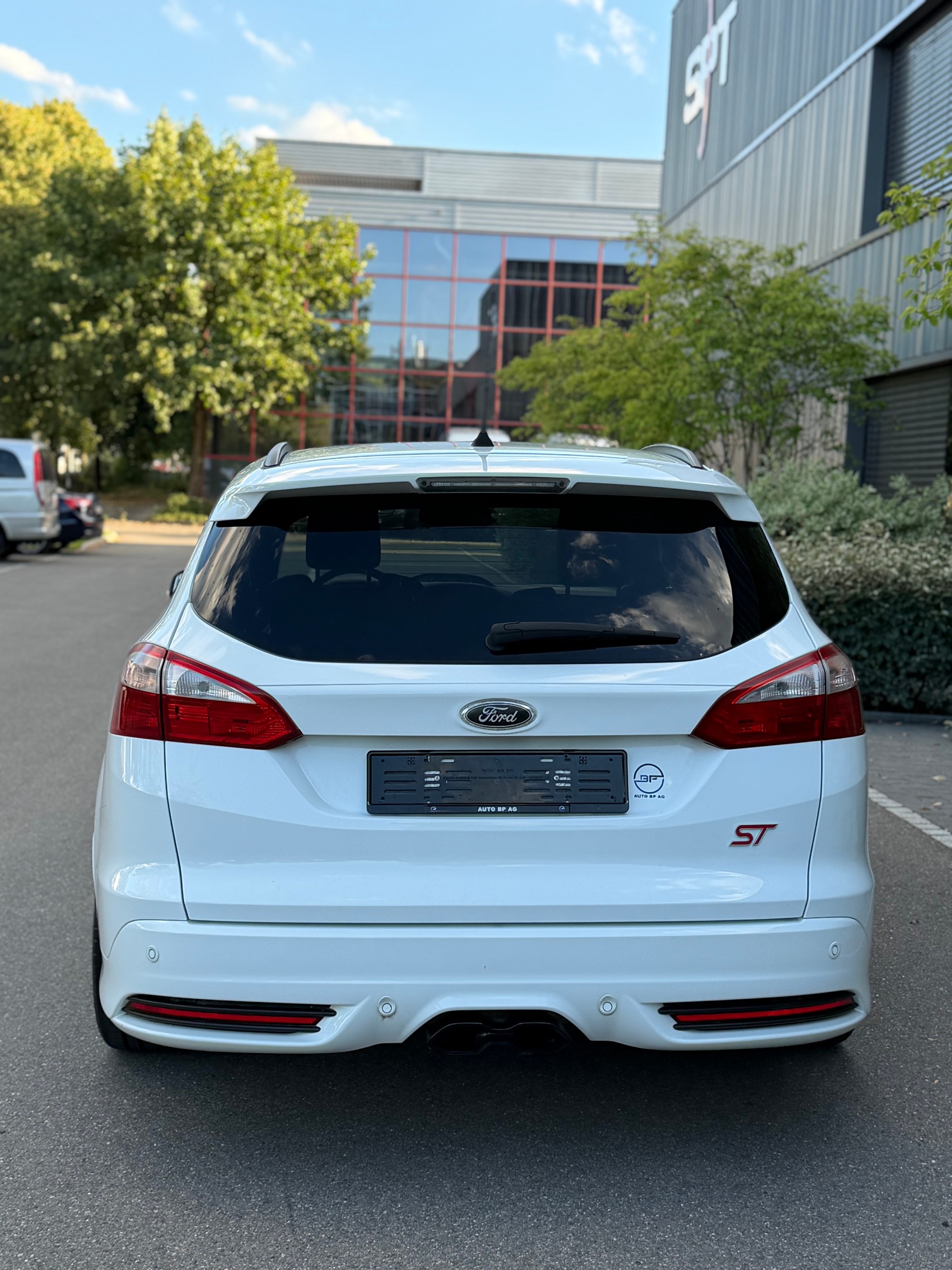 FORD Focus 2.0 SCTi ST-3-image-1