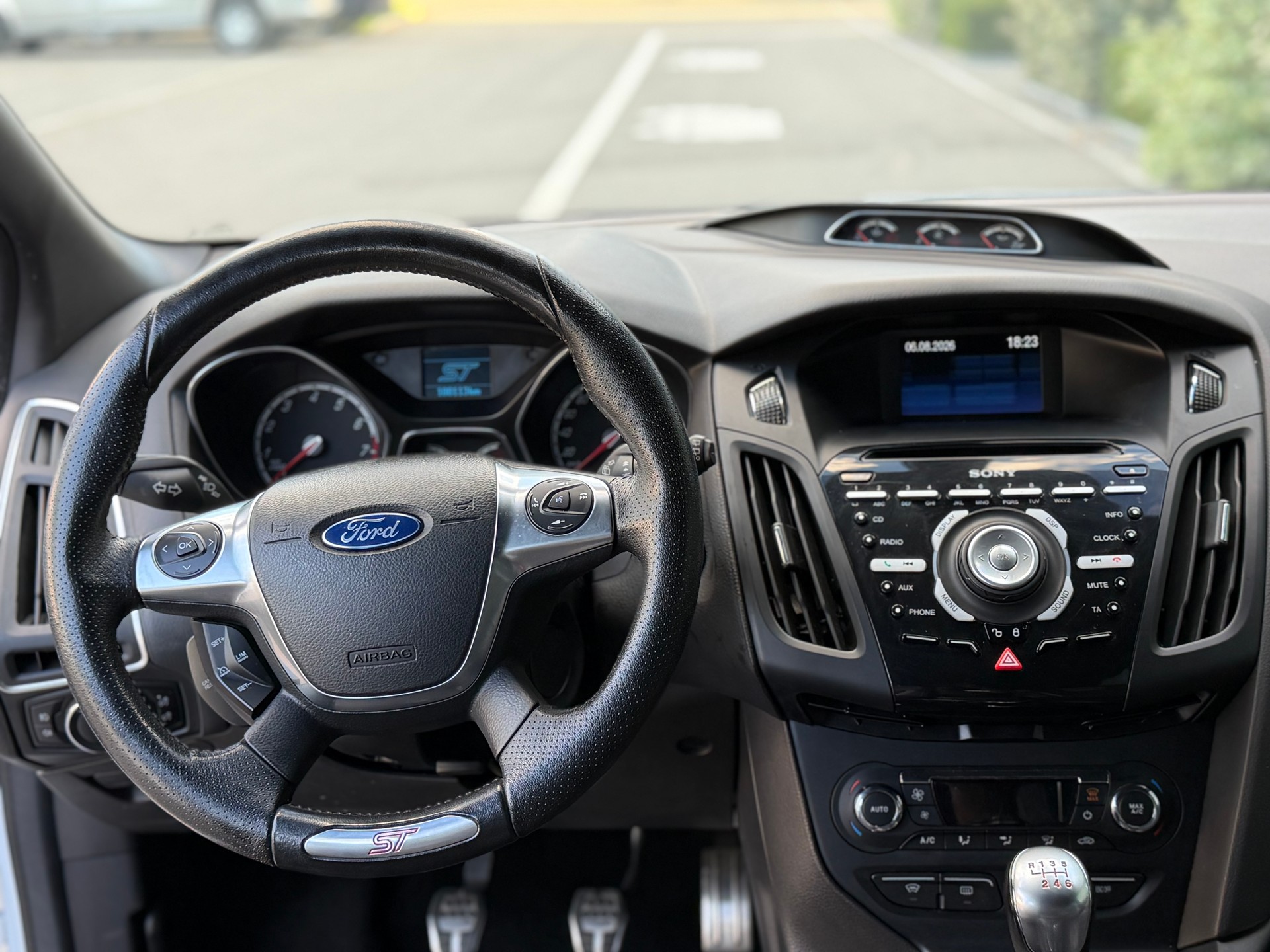 FORD Focus 2.0 SCTi ST-3-image-9