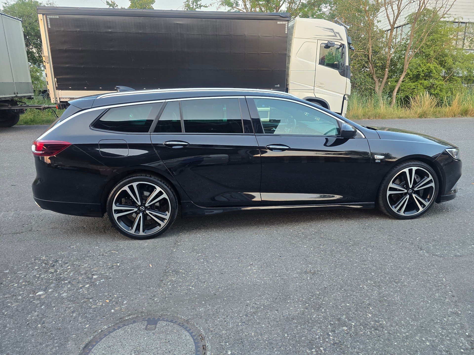 OPEL Insignia 2.0 T Sports Tourer Excellence 4WD Automat.-image-8