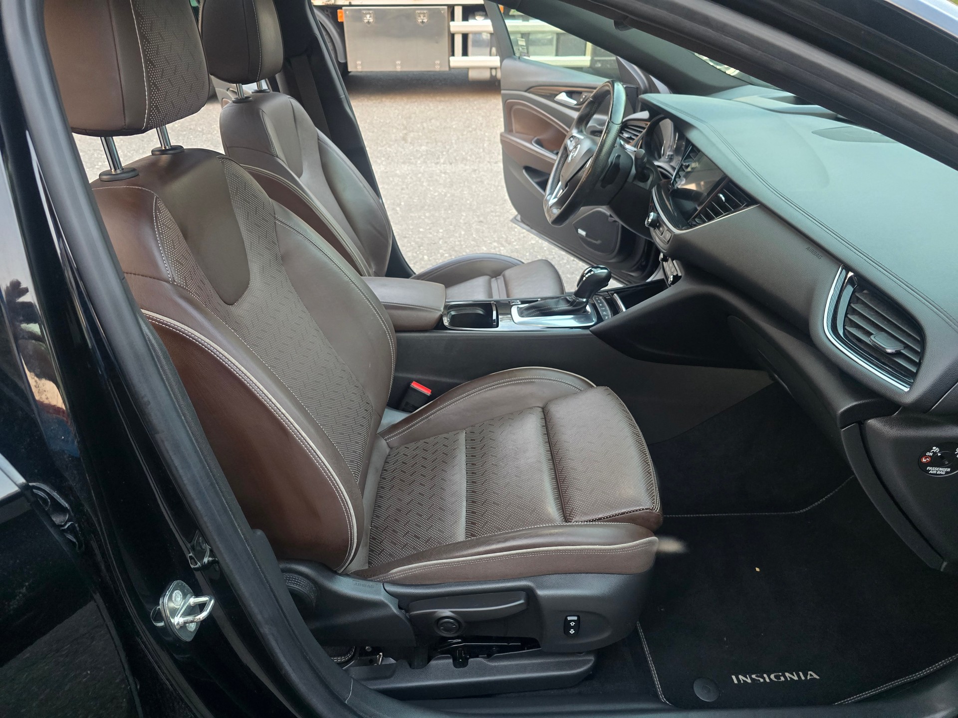 OPEL Insignia 2.0 T Sports Tourer Excellence 4WD Automat.-image-16