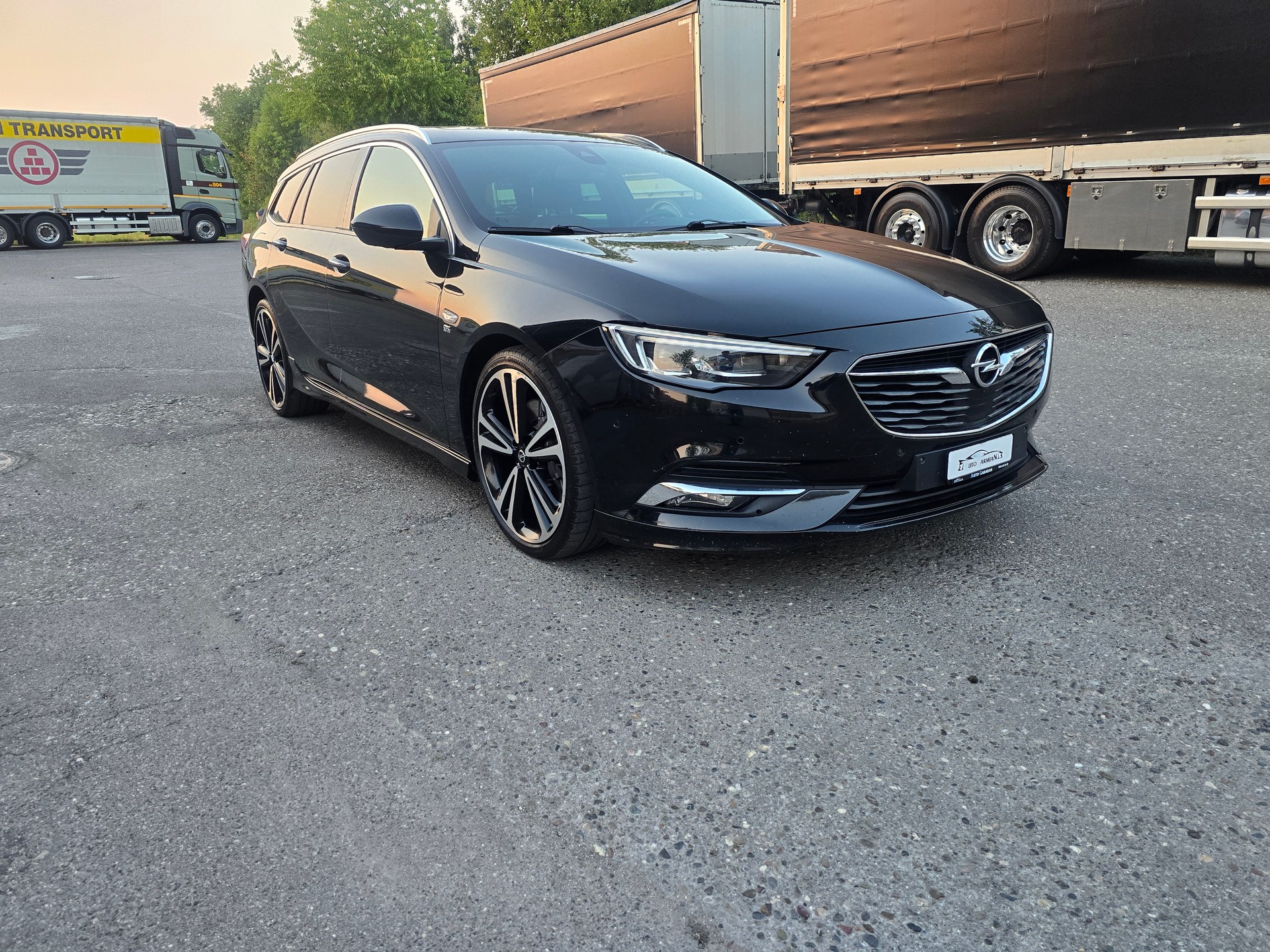 OPEL Insignia 2.0 T Sports Tourer Excellence 4WD Automat.-image-2