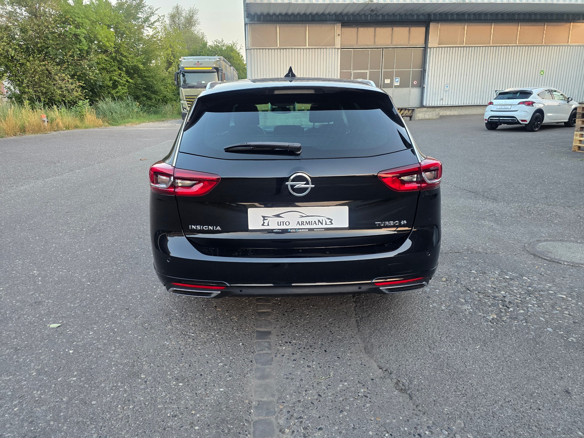 OPEL Insignia 2.0 T Sports Tourer Excellence 4WD Automat.-image-3