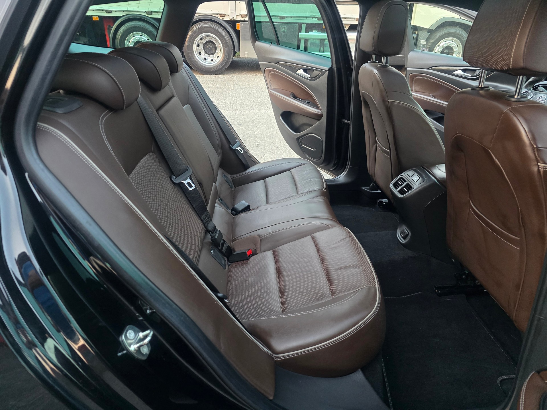 OPEL Insignia 2.0 T Sports Tourer Excellence 4WD Automat.-image-18