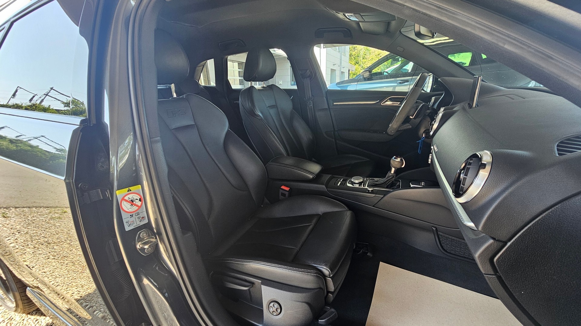 AUDI RS3 Sportback 2.5 TSI quattro S-tronic-image-21