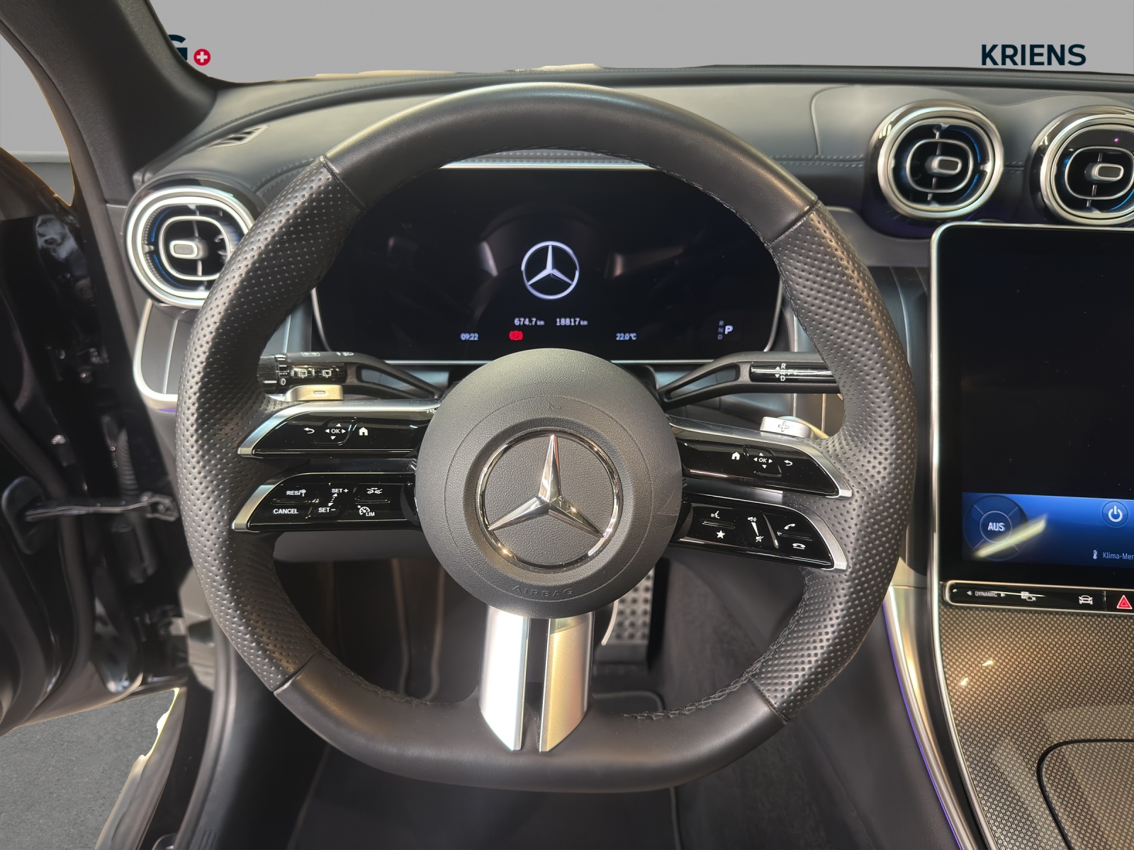 MERCEDES-BENZ GLC 300 4M - AMG / 360 Grad Kamera / Panorama-Dach / Soundsystem-image-9