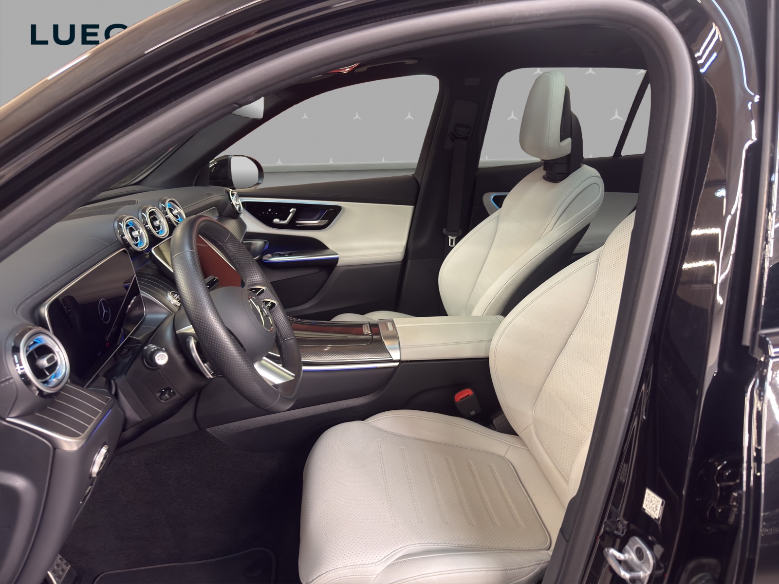 MERCEDES-BENZ GLC 300 4M - AMG / 360 Grad Kamera / Panorama-Dach / Soundsystem-image-7