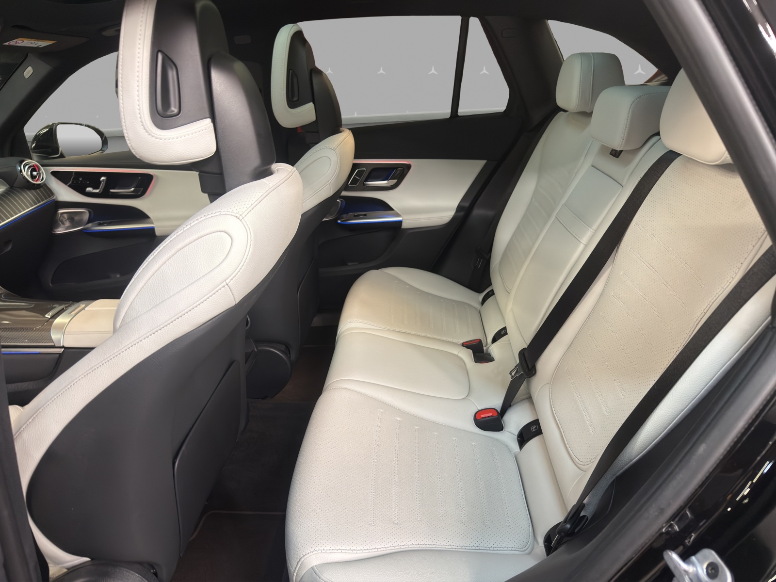 MERCEDES-BENZ GLC 300 4M - AMG / 360 Grad Kamera / Panorama-Dach / Soundsystem-image-12