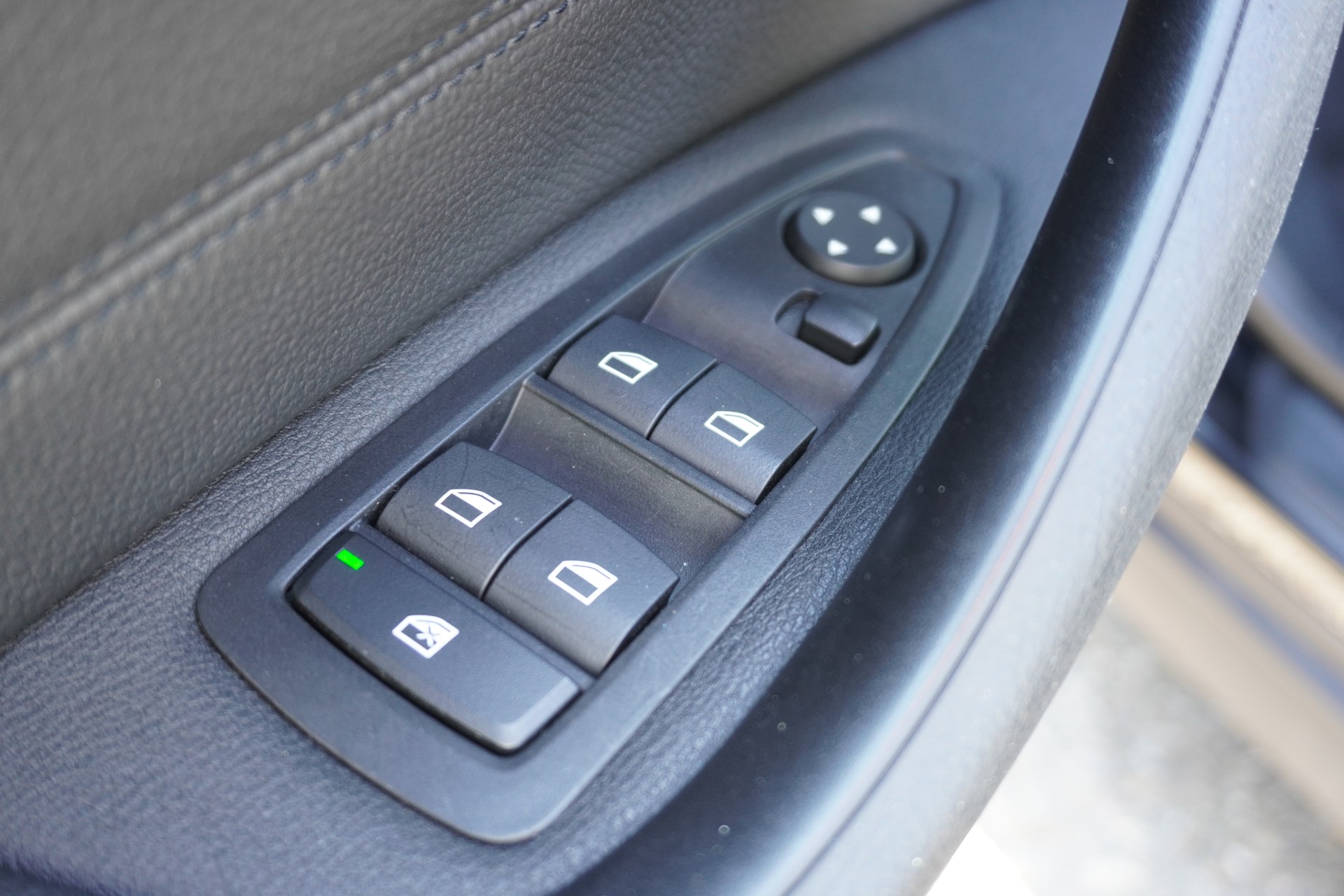 BMW X1 xDrive 20i Steptronic-image-13