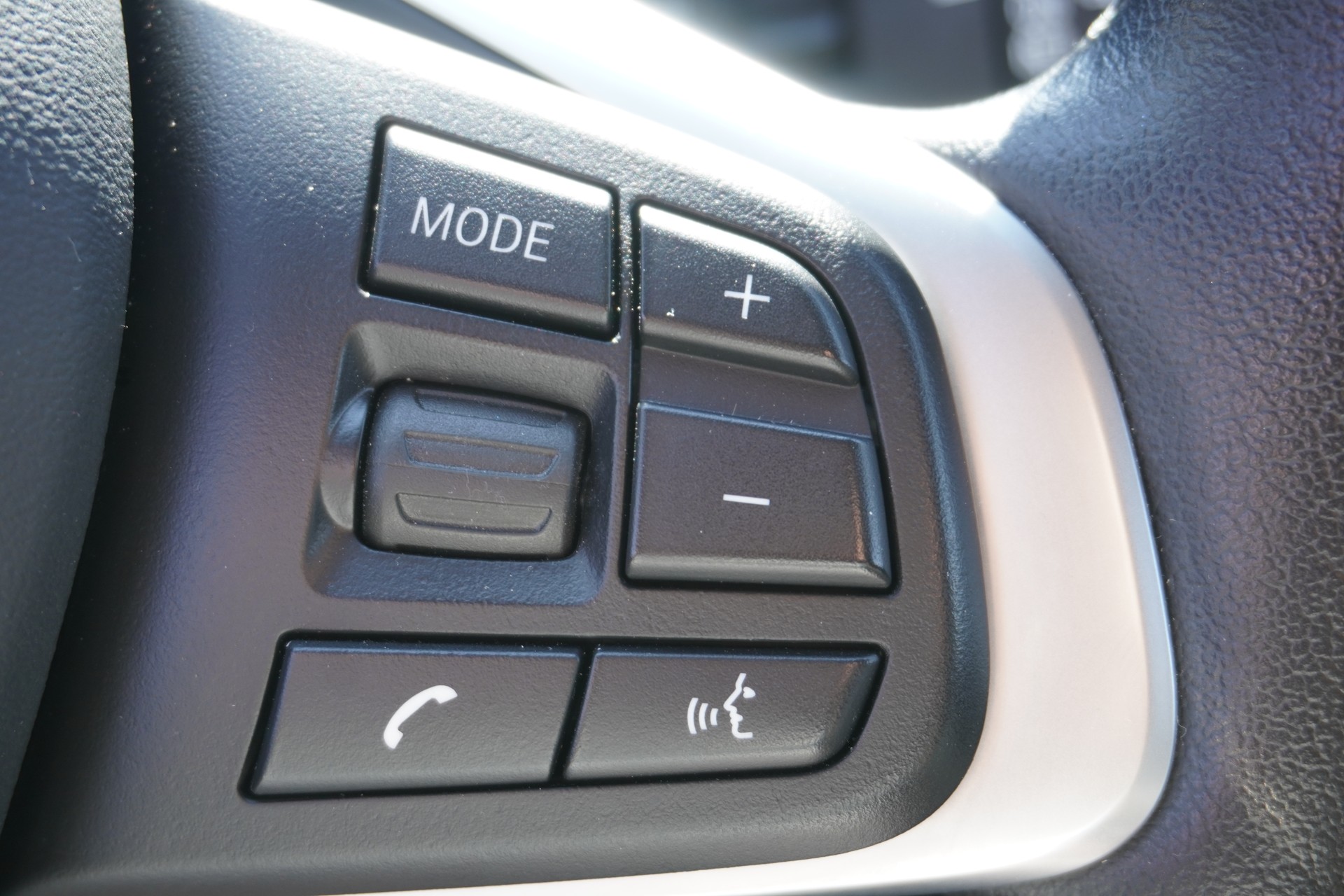 BMW X1 xDrive 20i Steptronic-image-24