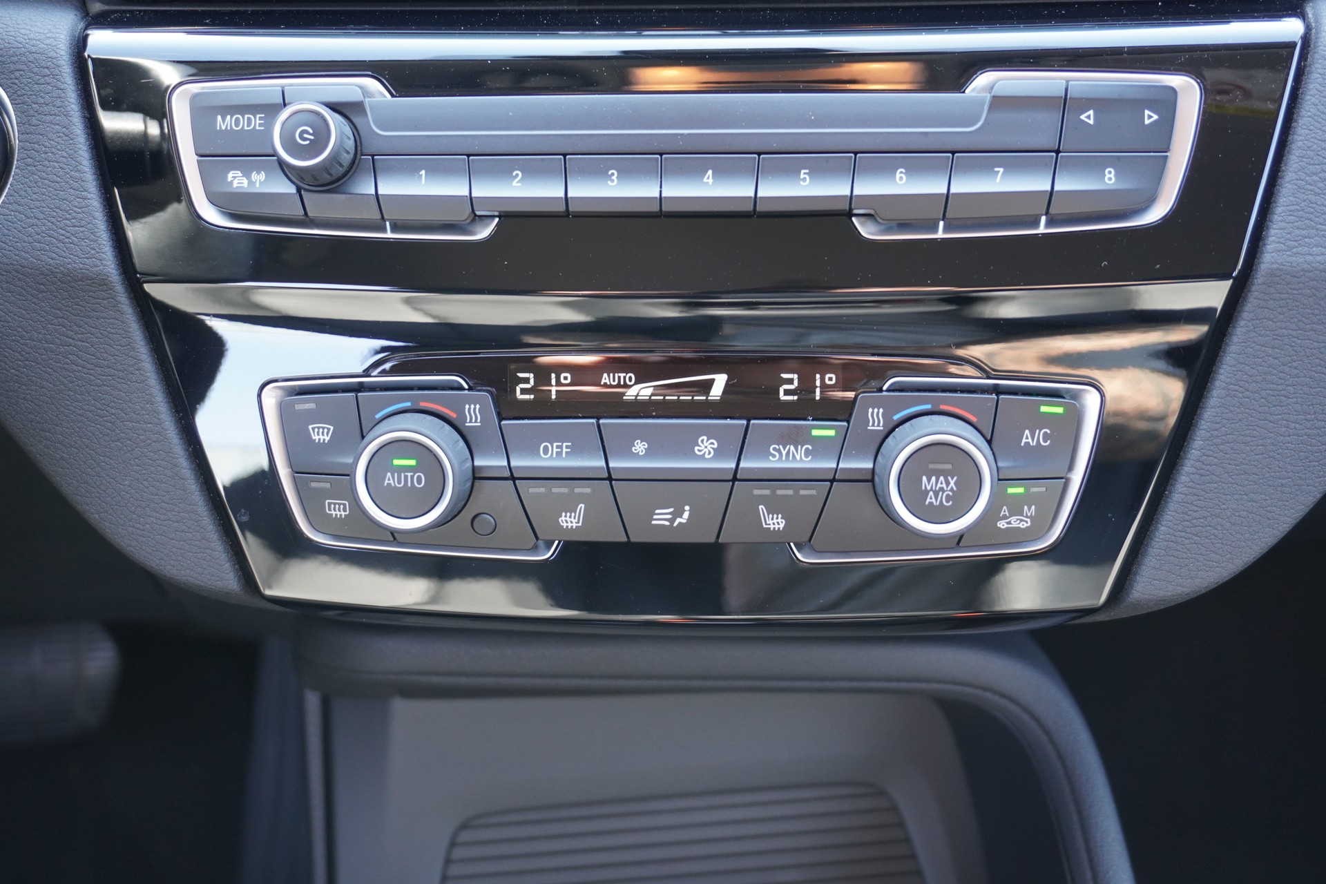 BMW X1 xDrive 20i Steptronic-image-19