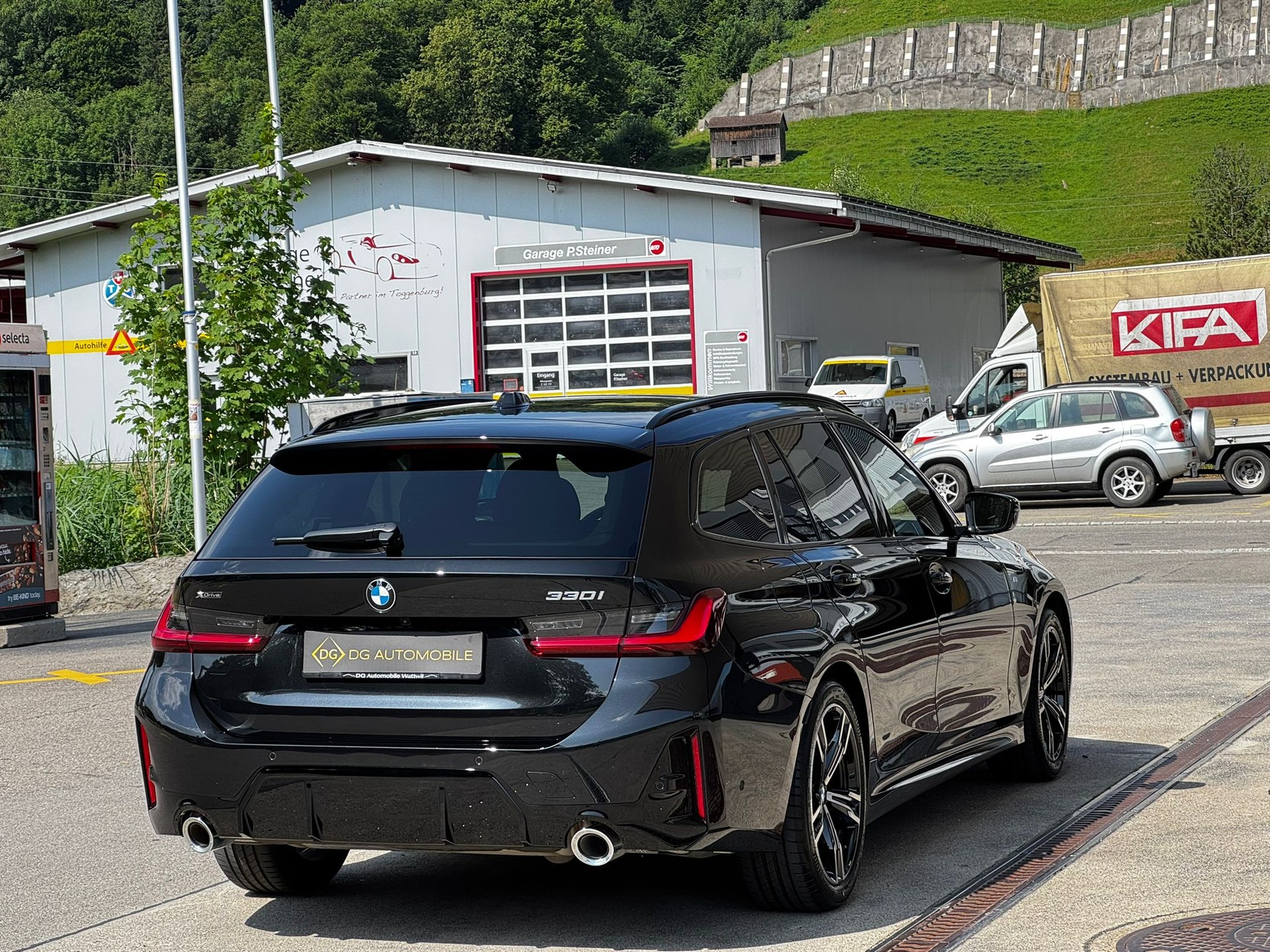 BMW 330i Touring xDrive Steptronic M Sport *Elektr. Anhängerkupplung**Panoramadach**Shadow-Line**Live Cockpit**245PS**Modell 2025*-image-6