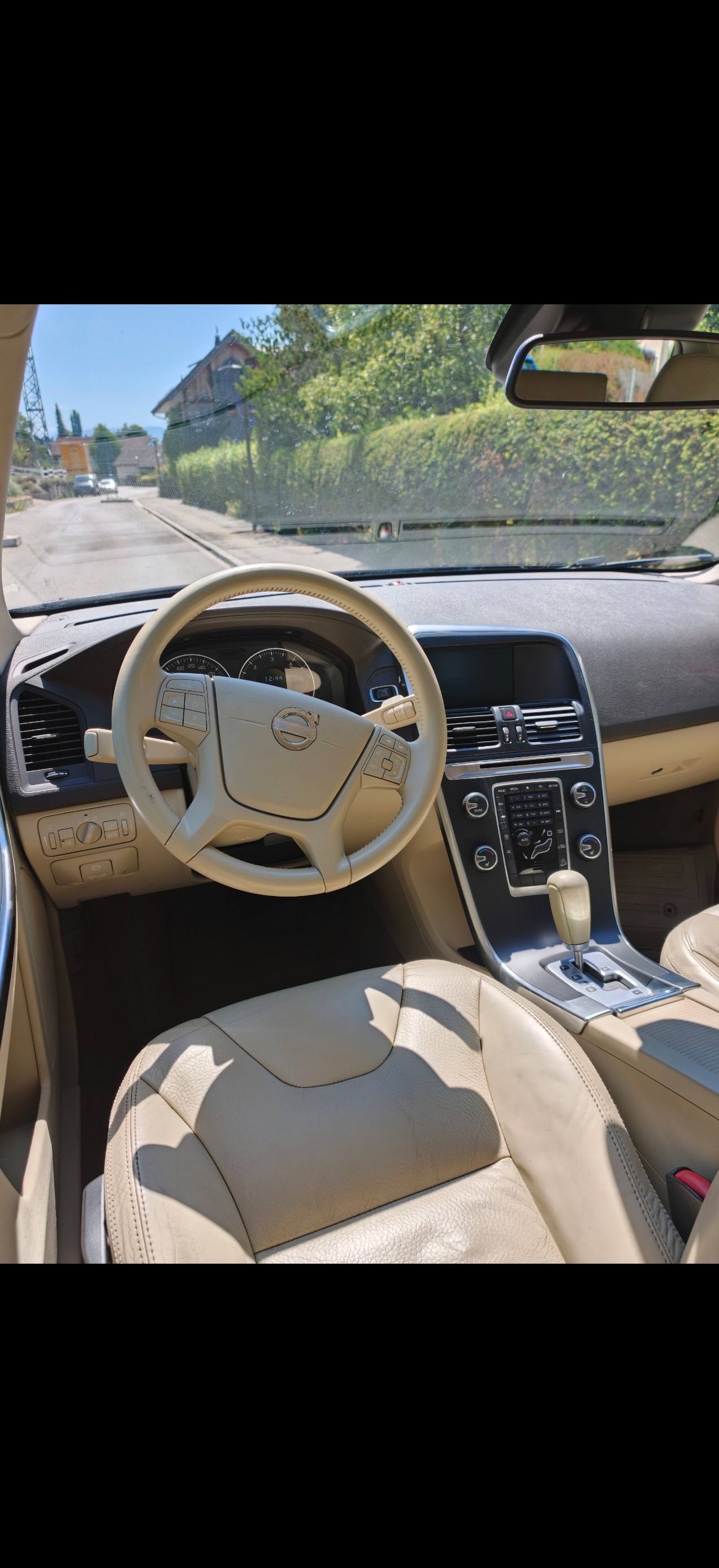 VOLVO 2.4 D3 Momentum AWD-image-4