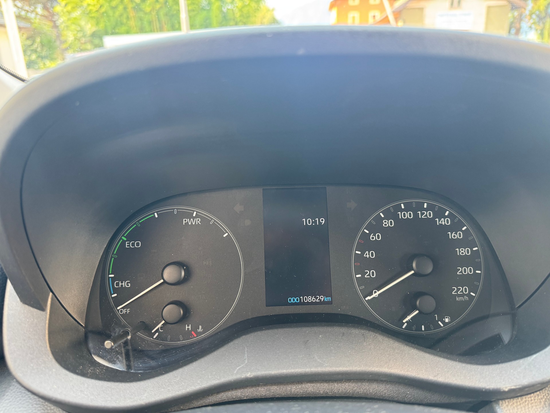 TOYOTA Yaris 1.5 Comfort e-CVT-image-8
