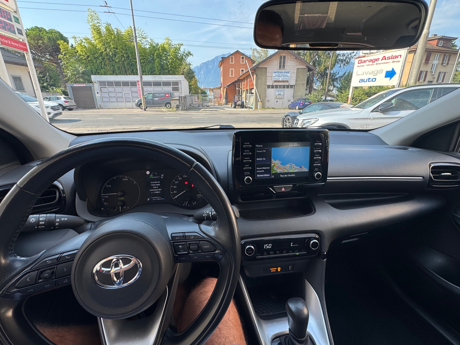 TOYOTA Yaris 1.5 Comfort e-CVT-image-9