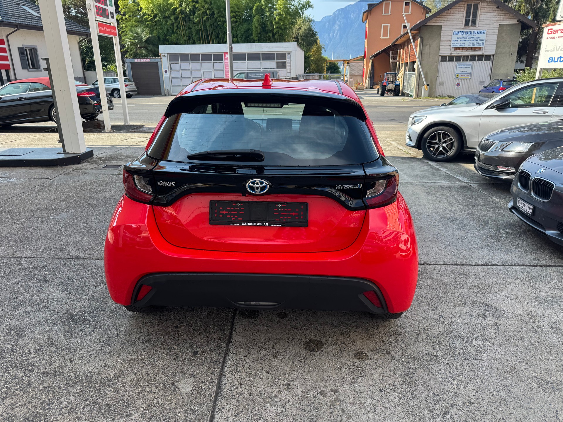 TOYOTA Yaris 1.5 Comfort e-CVT-image-2