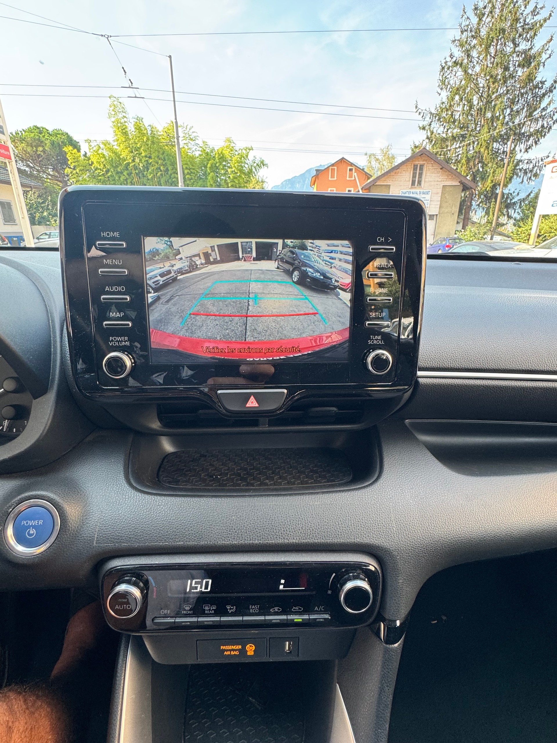 TOYOTA Yaris 1.5 Comfort e-CVT-image-10