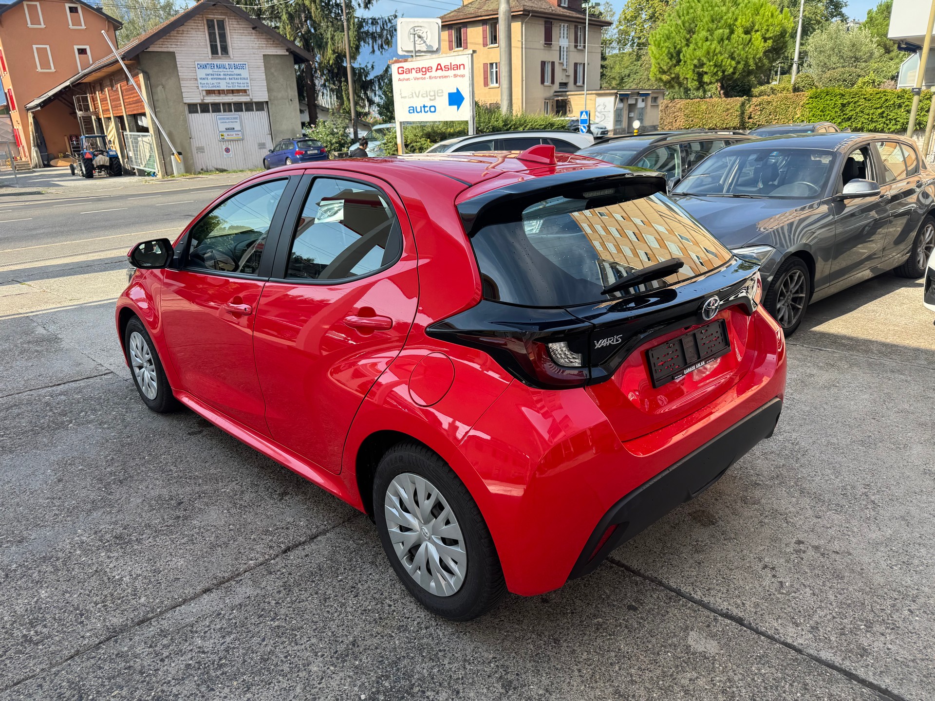 TOYOTA Yaris 1.5 Comfort e-CVT-image-1