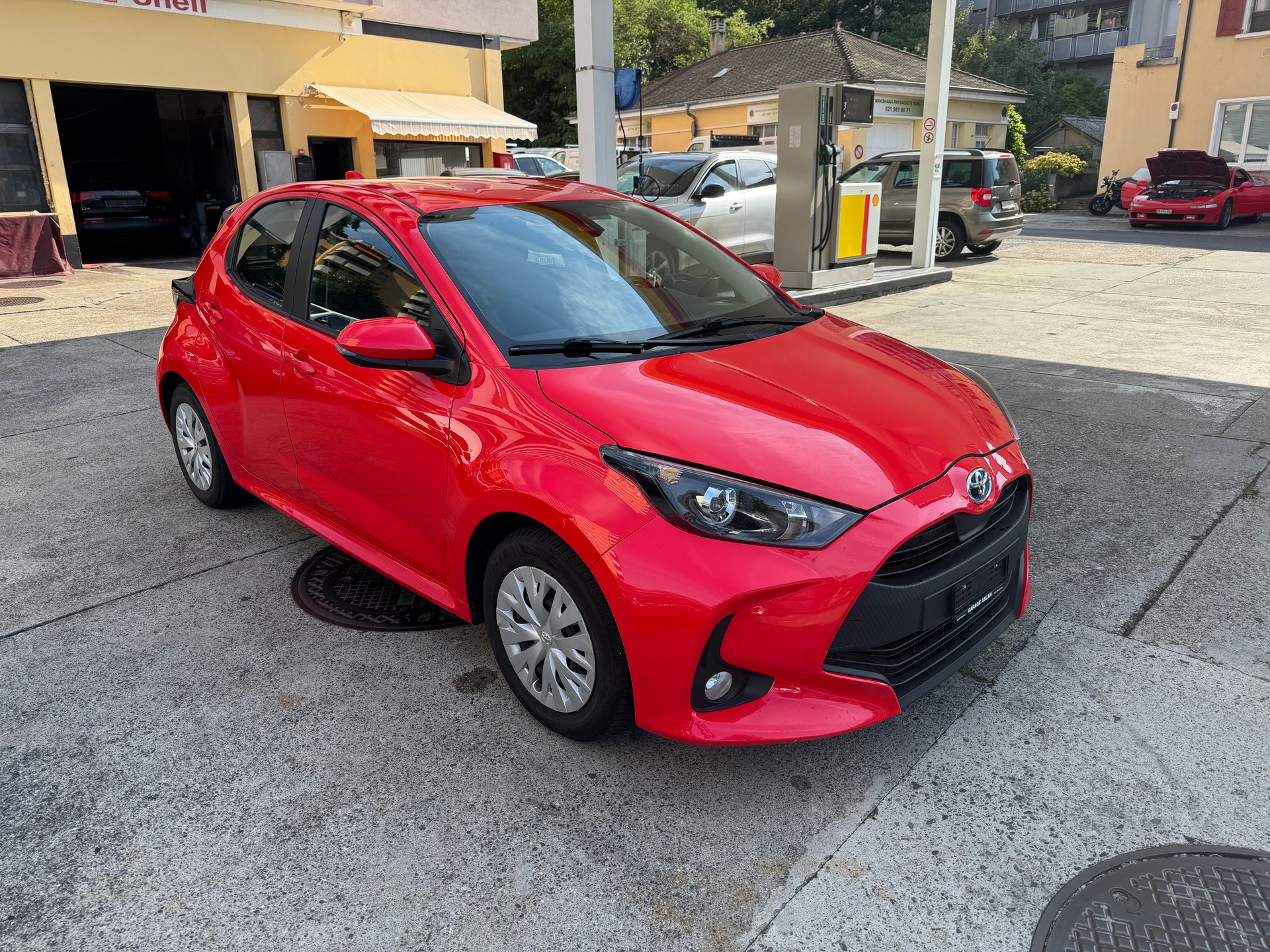 TOYOTA Yaris 1.5 Comfort e-CVT-image-4