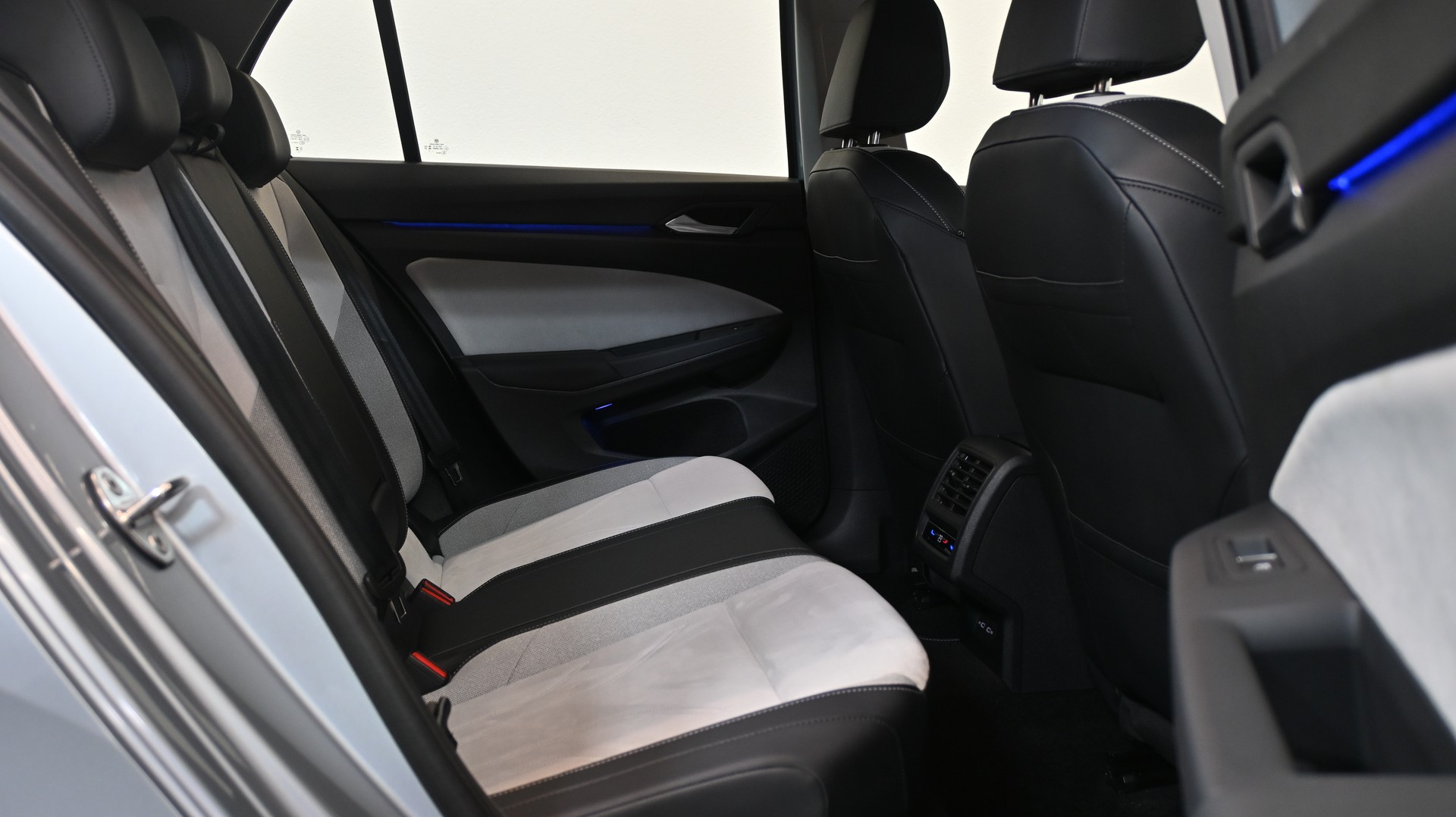 VW Golf 1.5 e TSI mHEV Style DSG-image-6