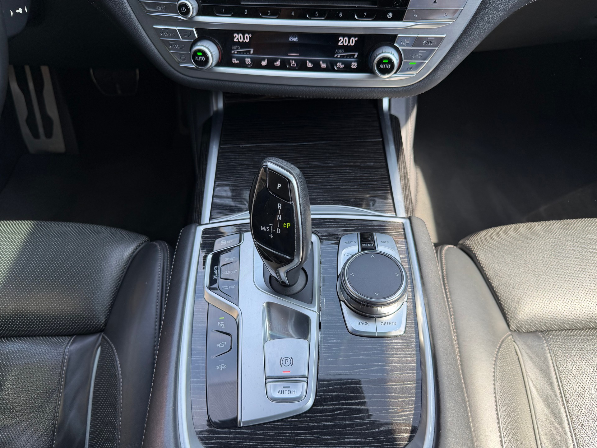 BMW 740d xDrive Steptronic-image-15