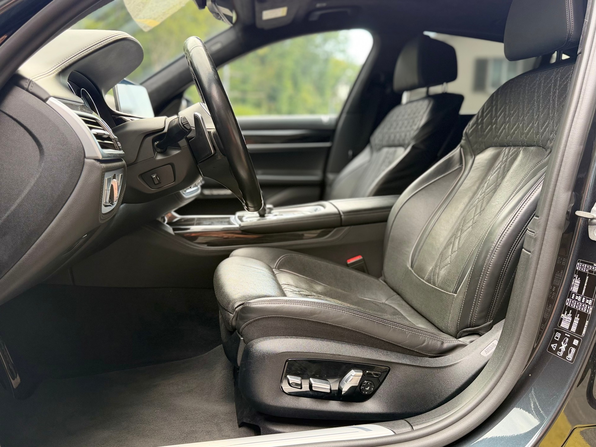 BMW 740d xDrive Steptronic-image-8