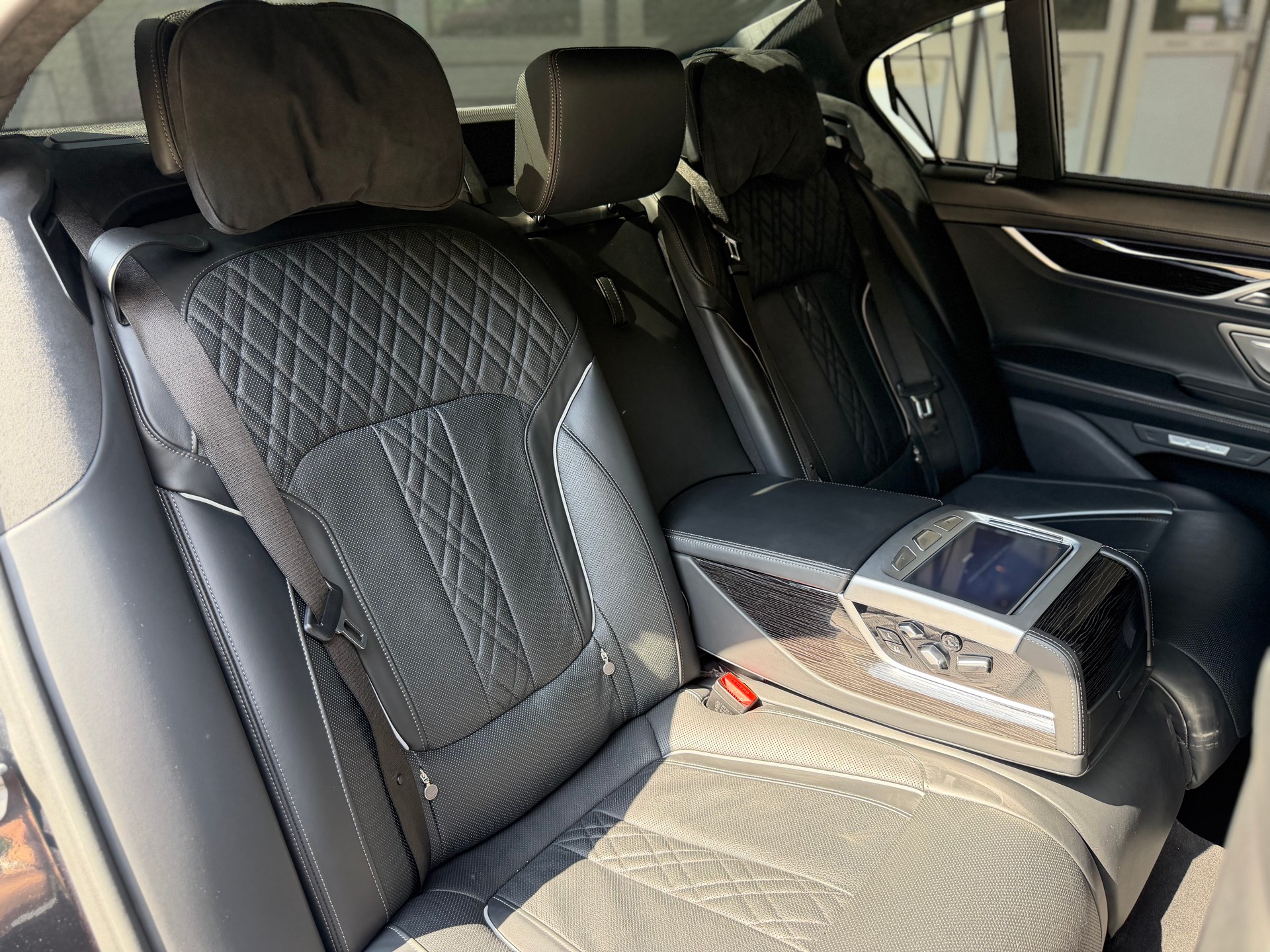 BMW 740d xDrive Steptronic-image-17