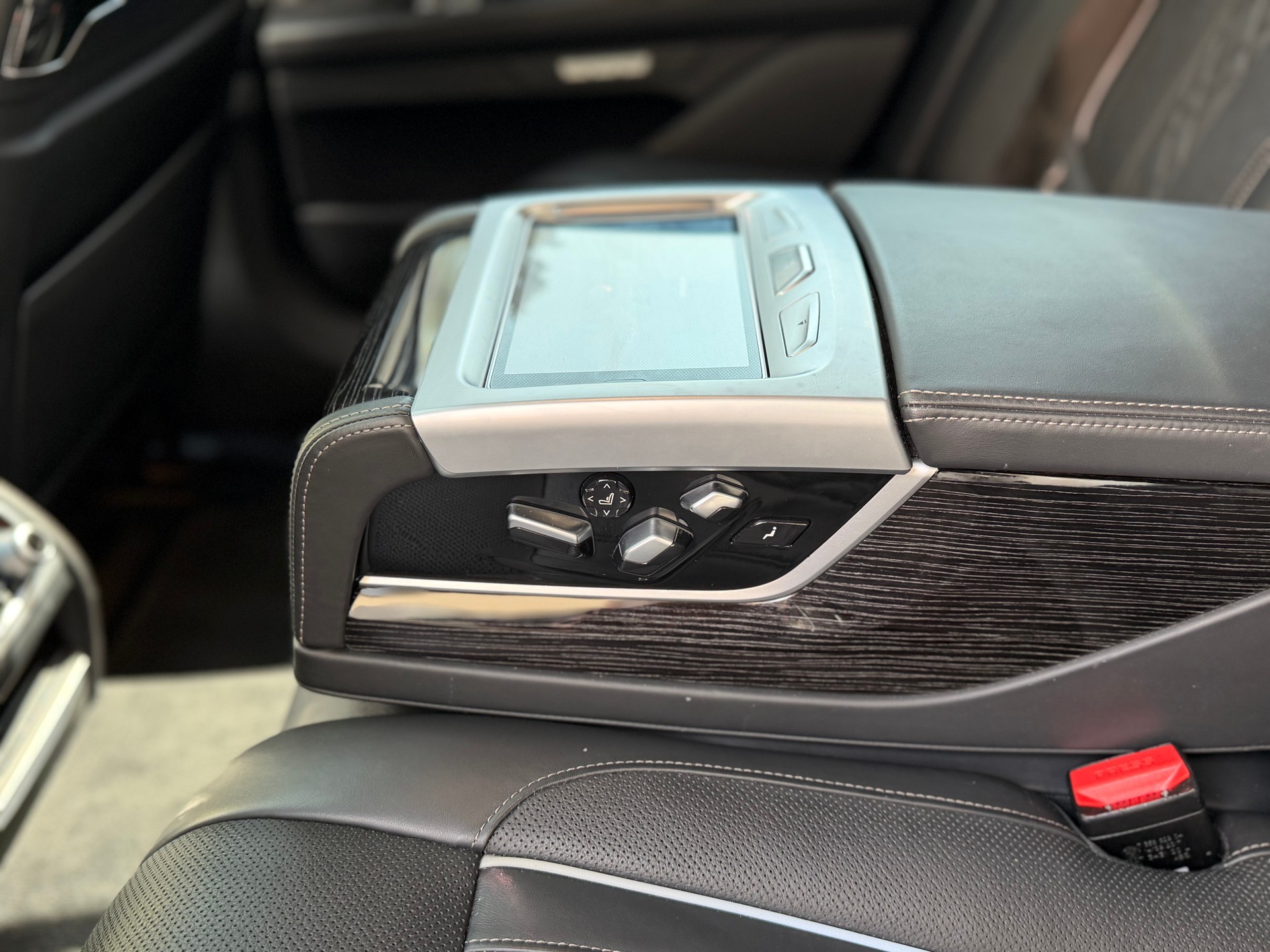 BMW 740d xDrive Steptronic-image-18