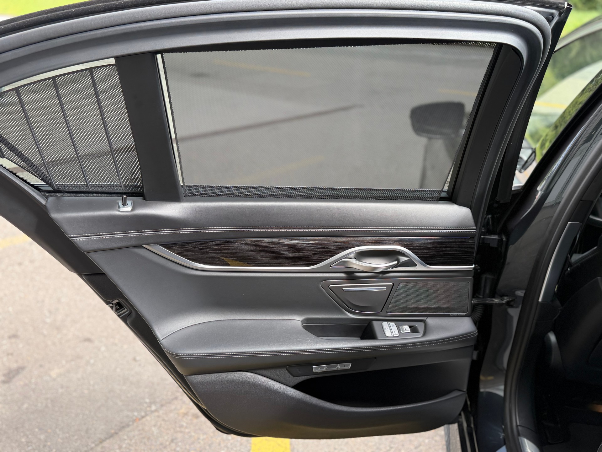 BMW 740d xDrive Steptronic-image-16