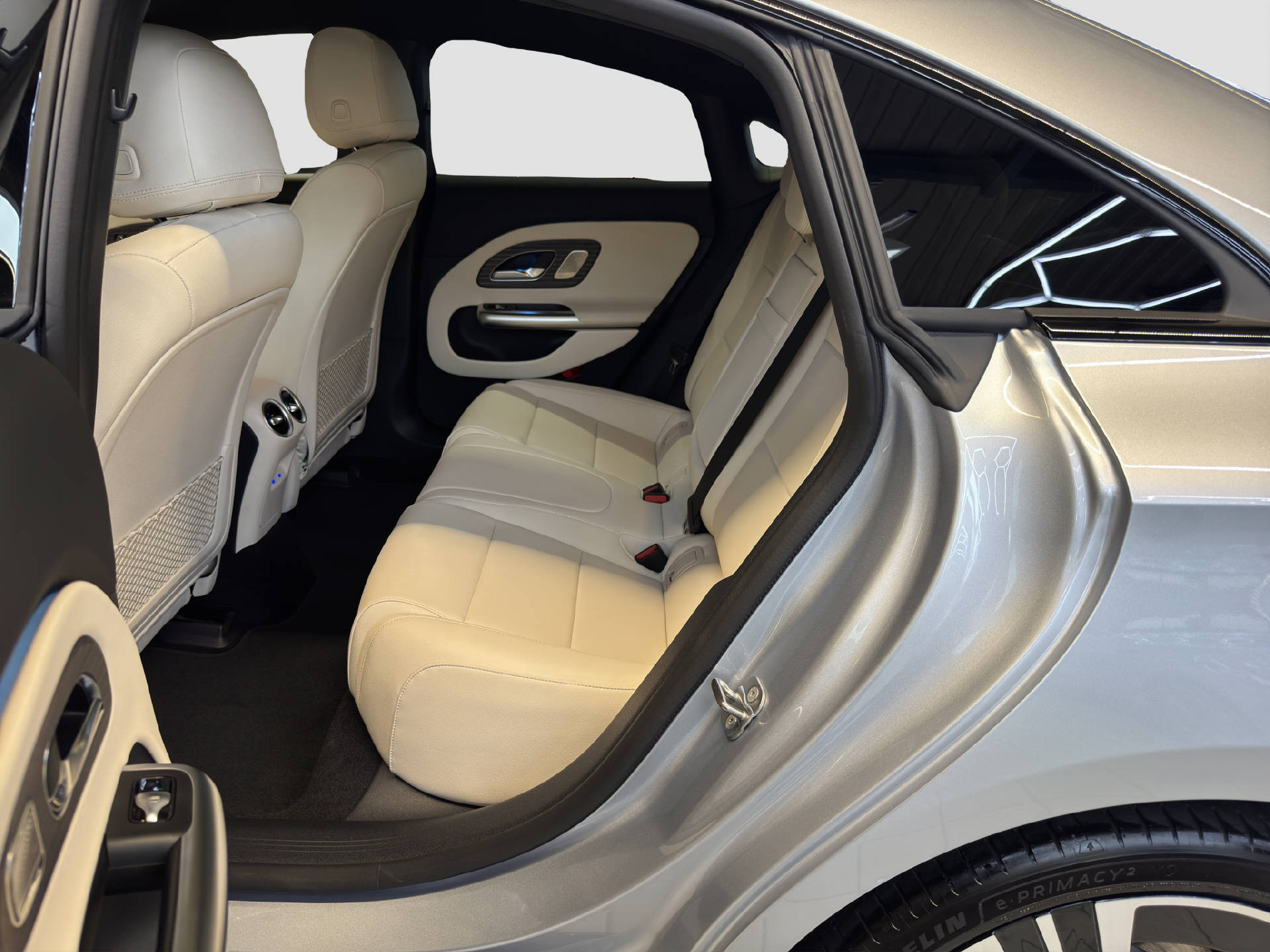 MERCEDES-BENZ CLA 350 Progressive 4MATIC EQ-image-14