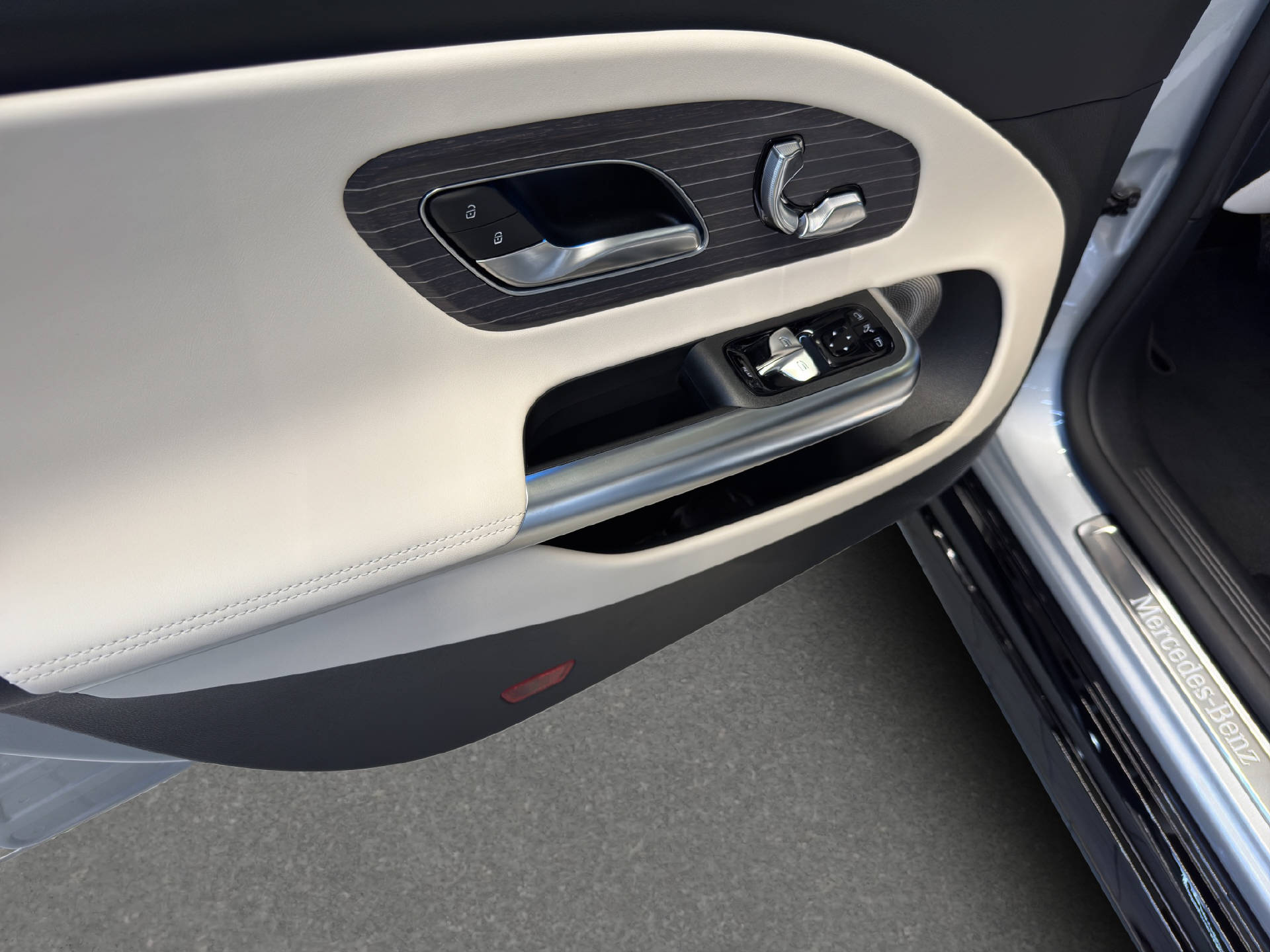 MERCEDES-BENZ CLA 350 Progressive 4MATIC EQ-image-13
