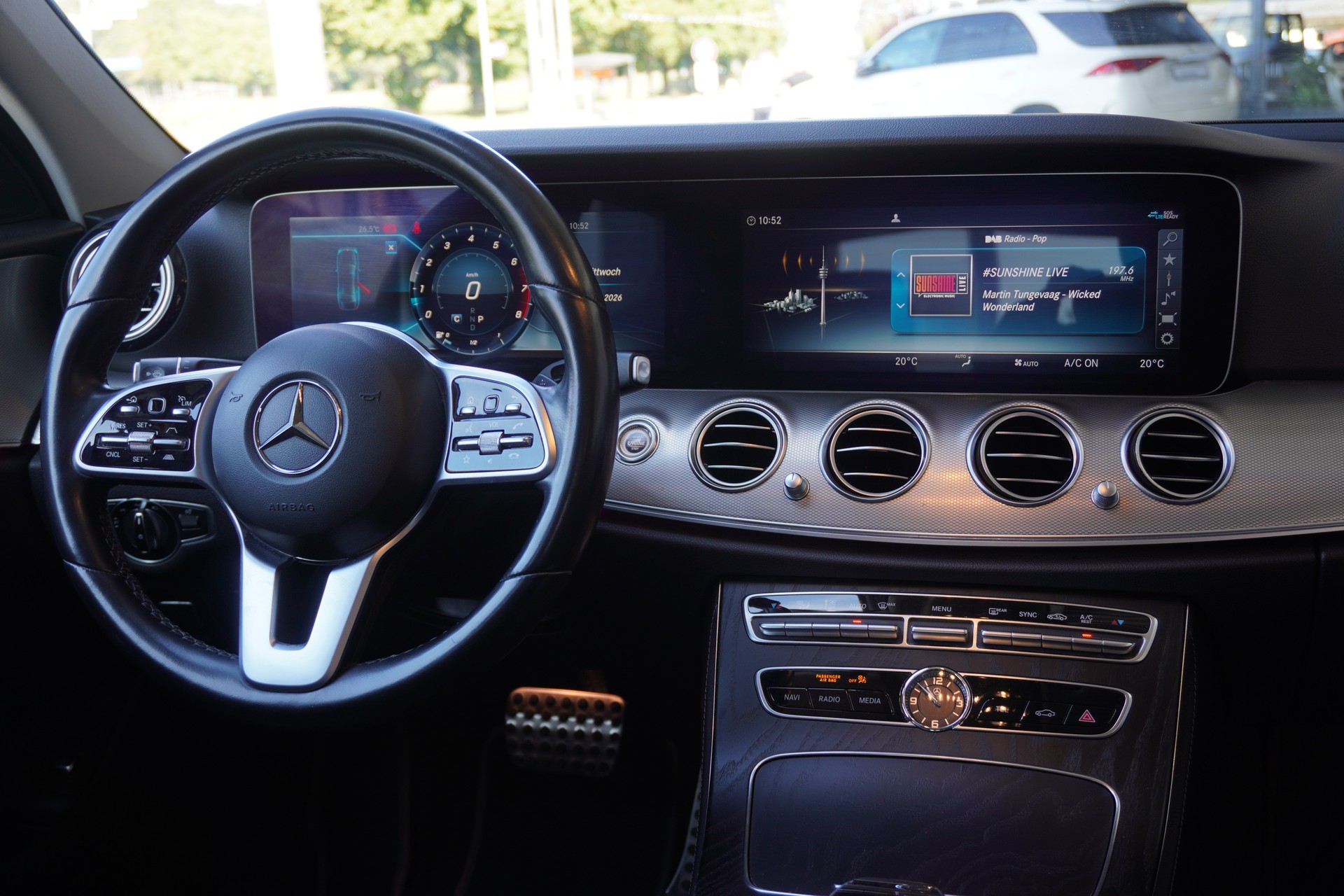 MERCEDES-BENZ E 200 AMG 63's Optik 9G-Tronic-image-11