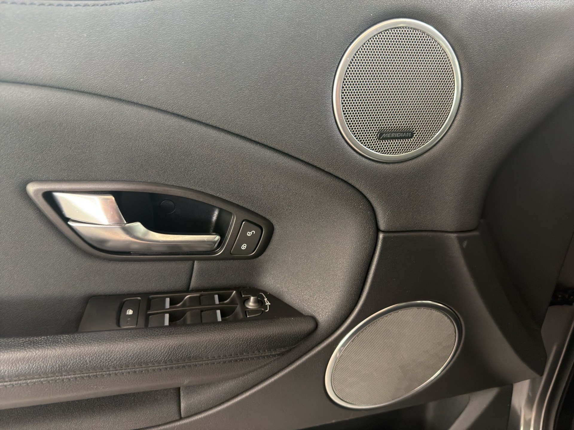 LAND ROVER Range Rover Evoque 2.0 TD4 HSE AT9-image-11