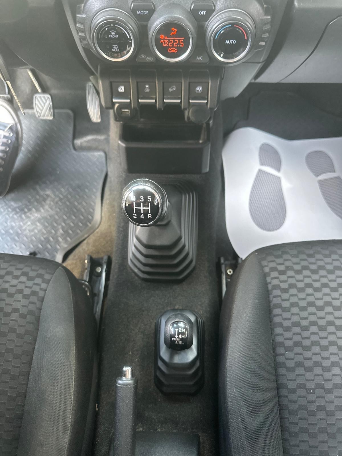 SUZUKI Jimny 1.5 Compact+ 4x4-image-7