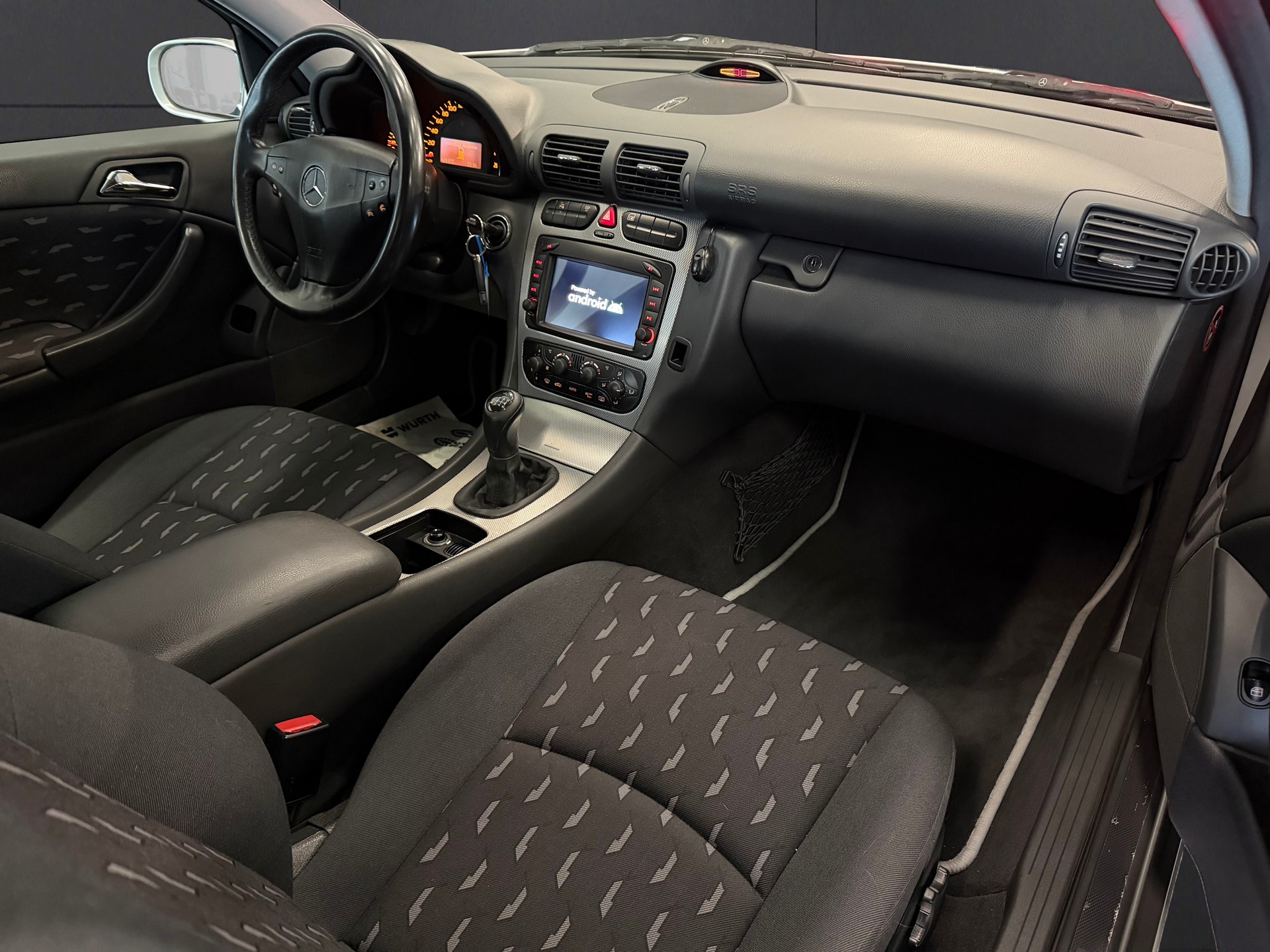 MERCEDES-BENZ C 200 Kompressor-image-12