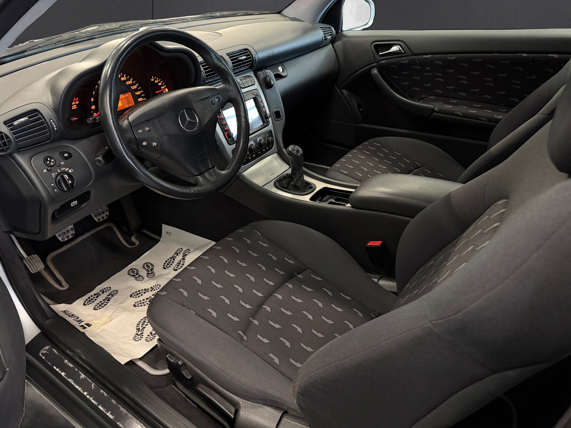 MERCEDES-BENZ C 200 Kompressor-image-8